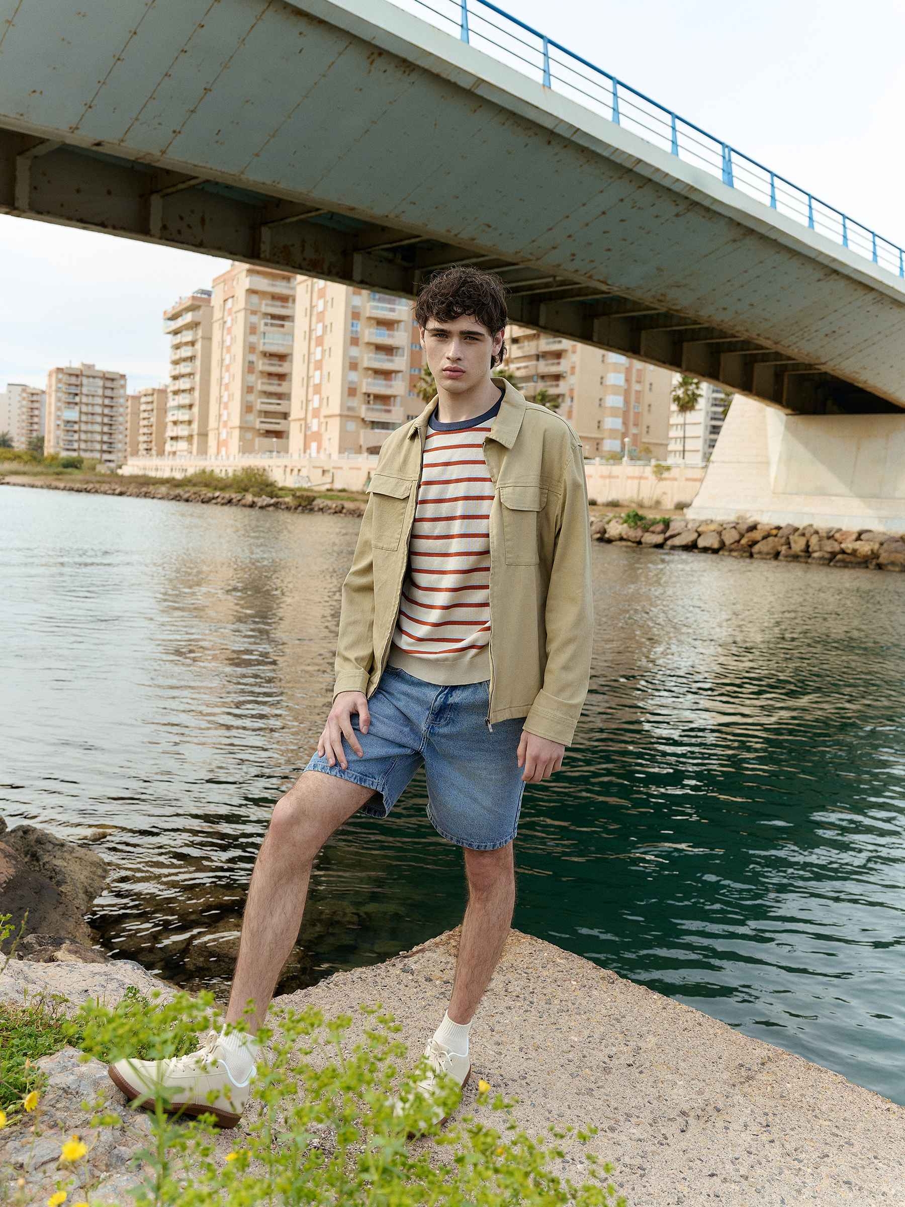 Regular denim shorts blue middle front view