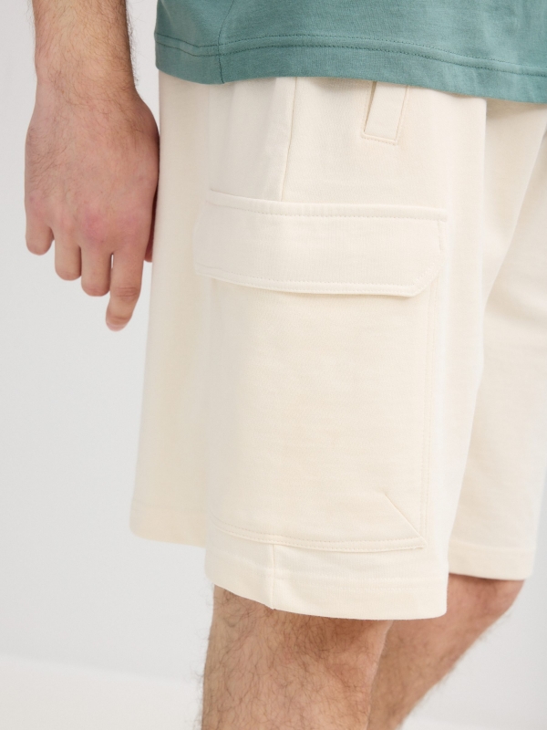 Fleece cargo bermuda shorts raw detail view
