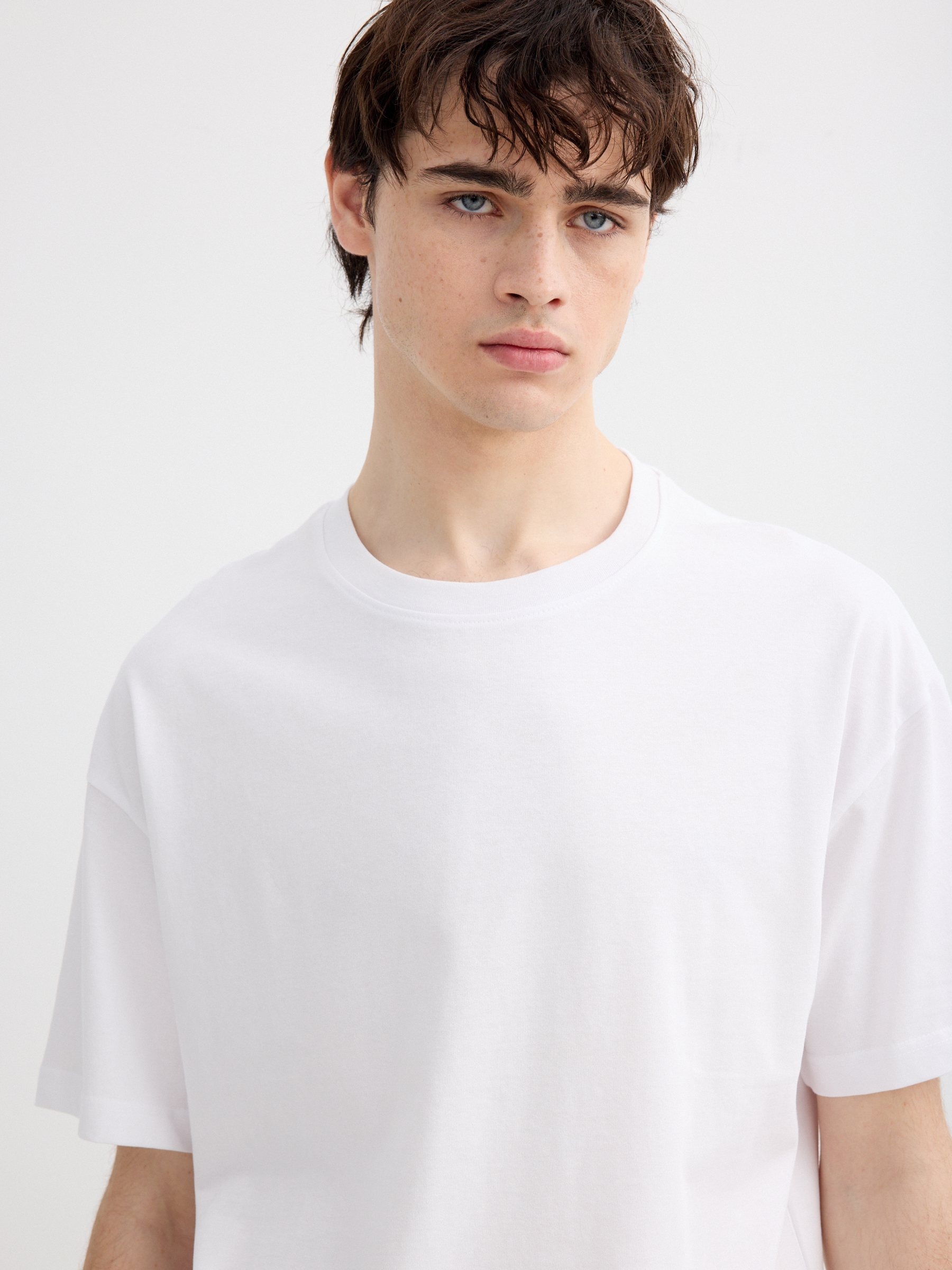 Camiseta lisa de cuello redondo blanco vista media frontal