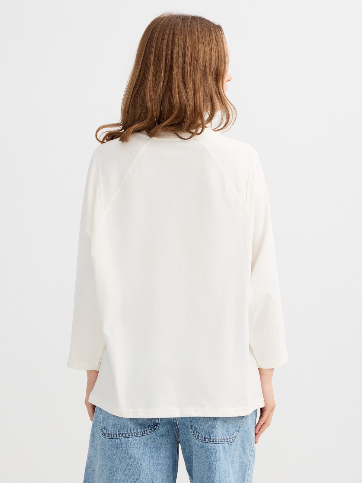 Camiseta oversized club off white vista meia traseira