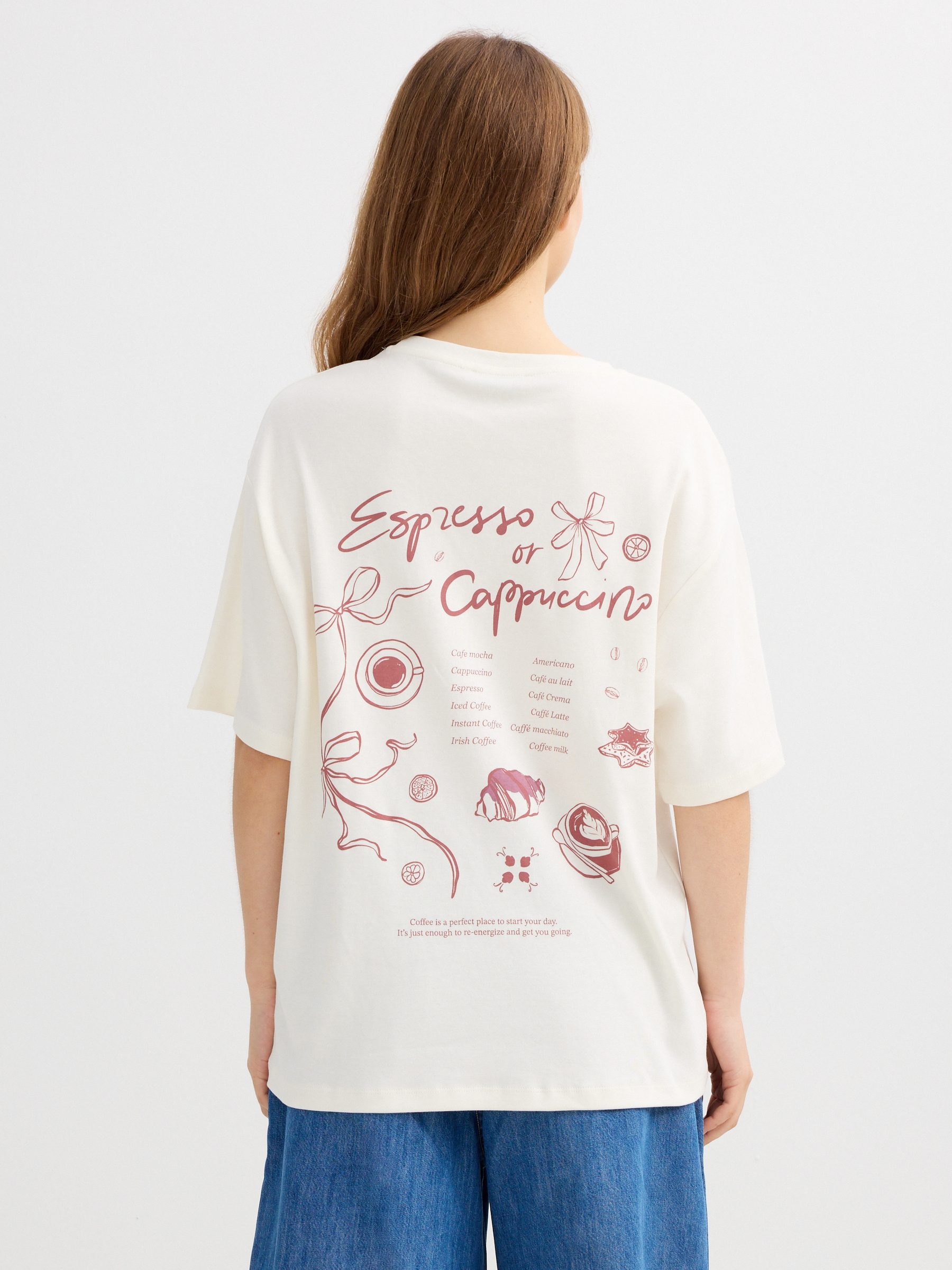 Camiseta oversize cappuccino off white vista meia frontal