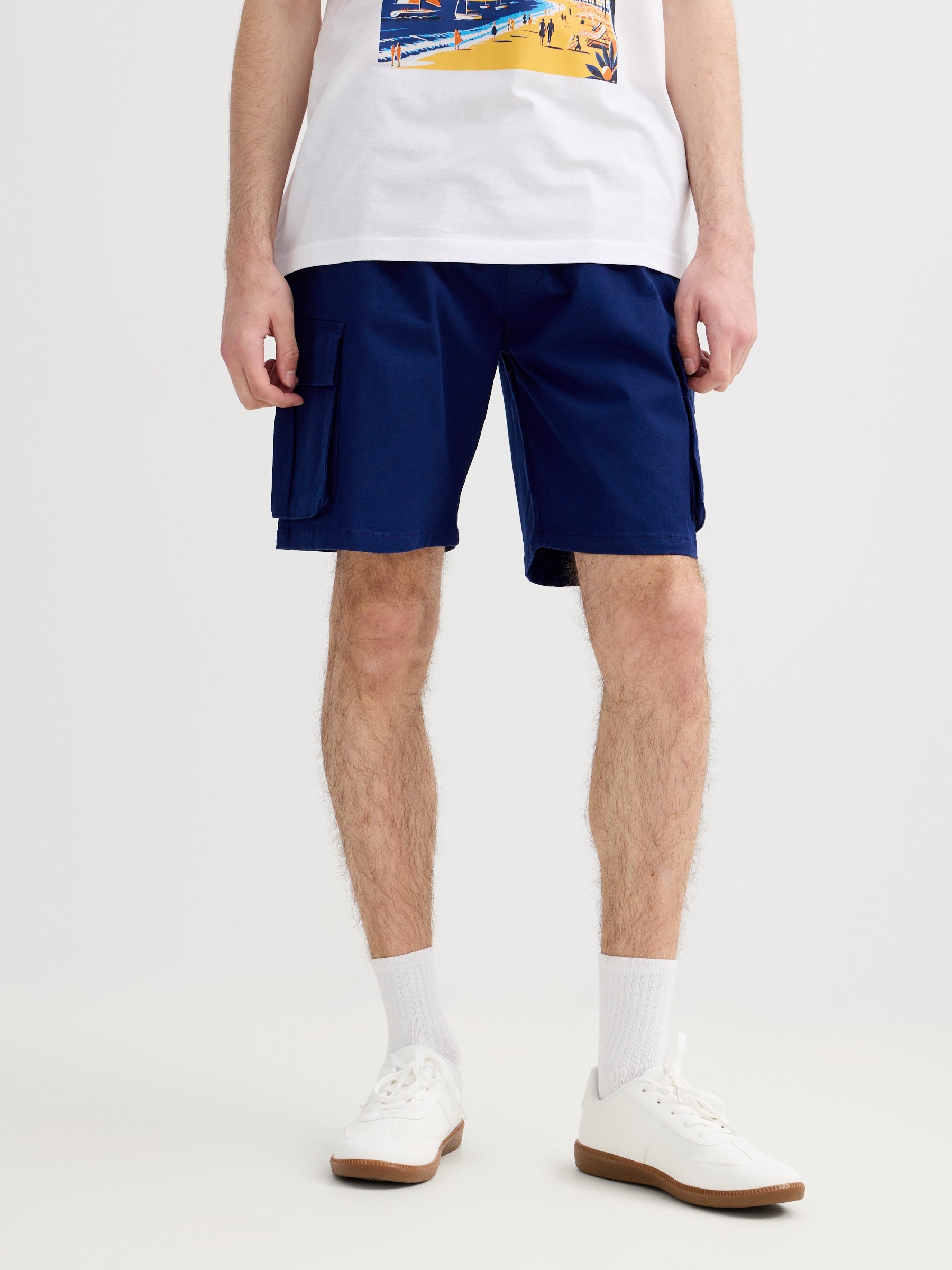 Bermuda jogger cargo blue middle front view