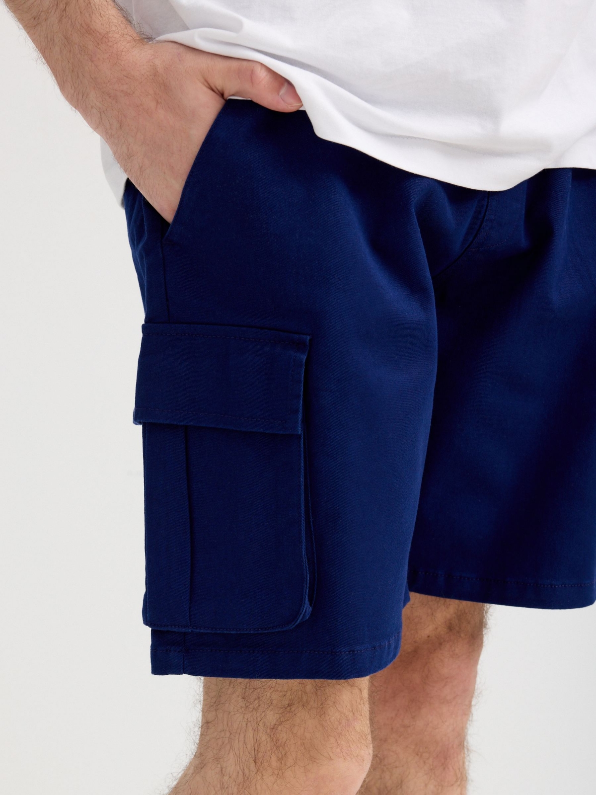 Bermuda jogger cargo blue detail view