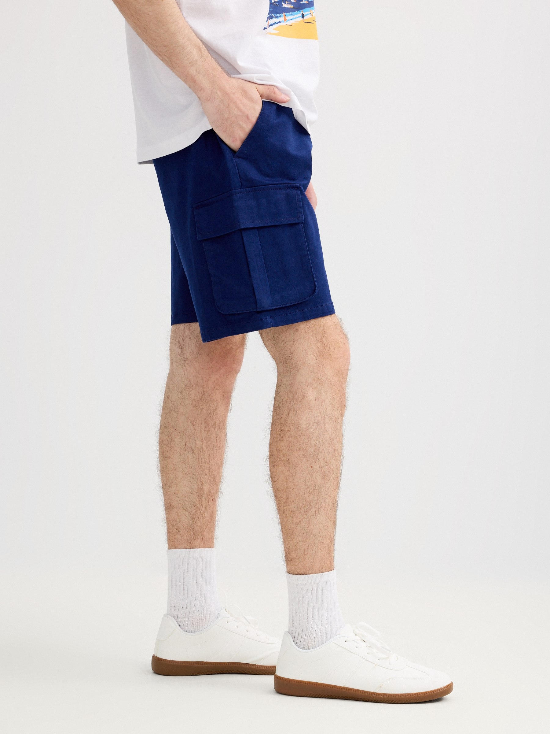 Bermuda jogger cargo blue middle front view