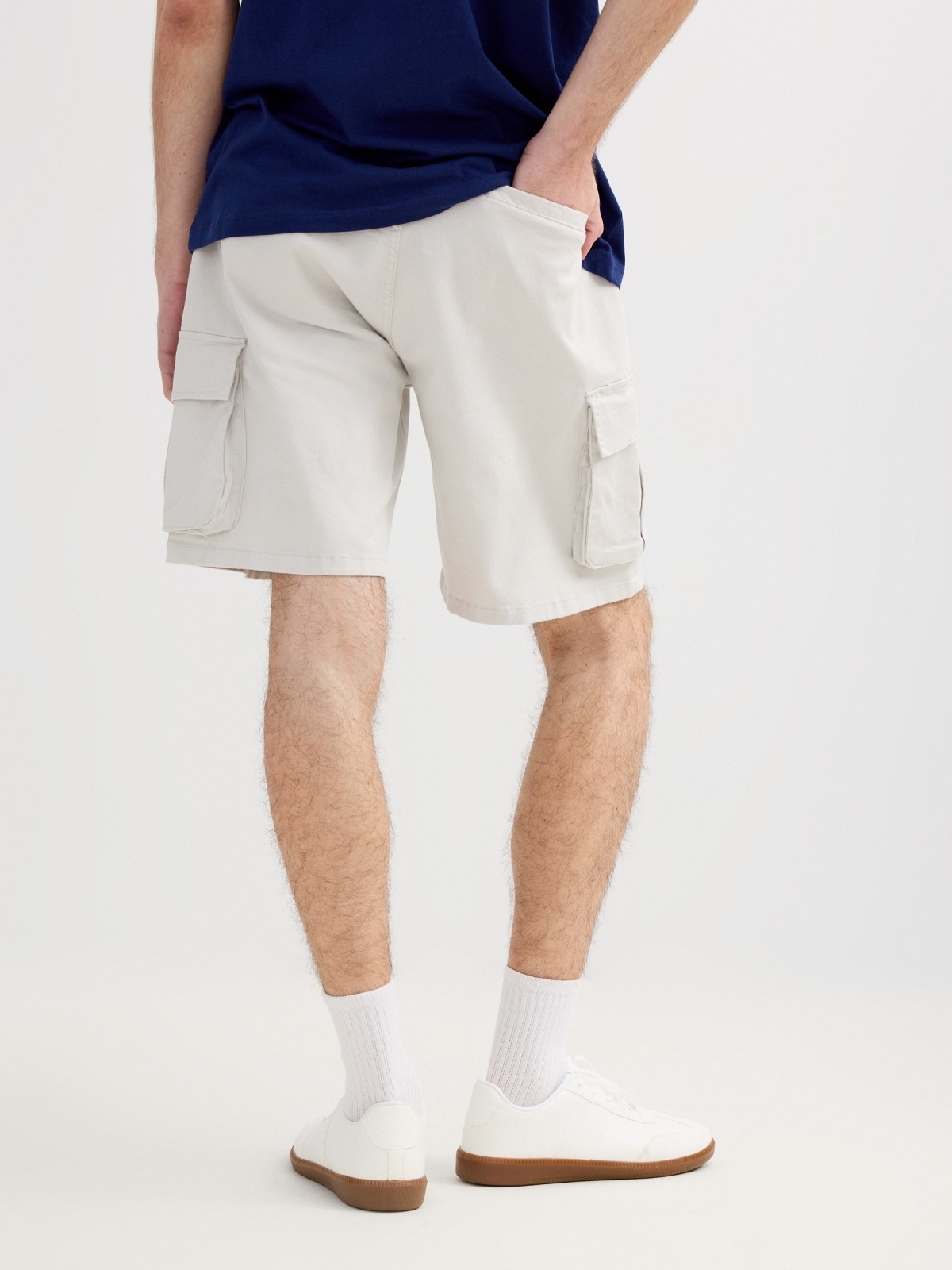 Bermuda jogger cargo gris claro vista general frontal