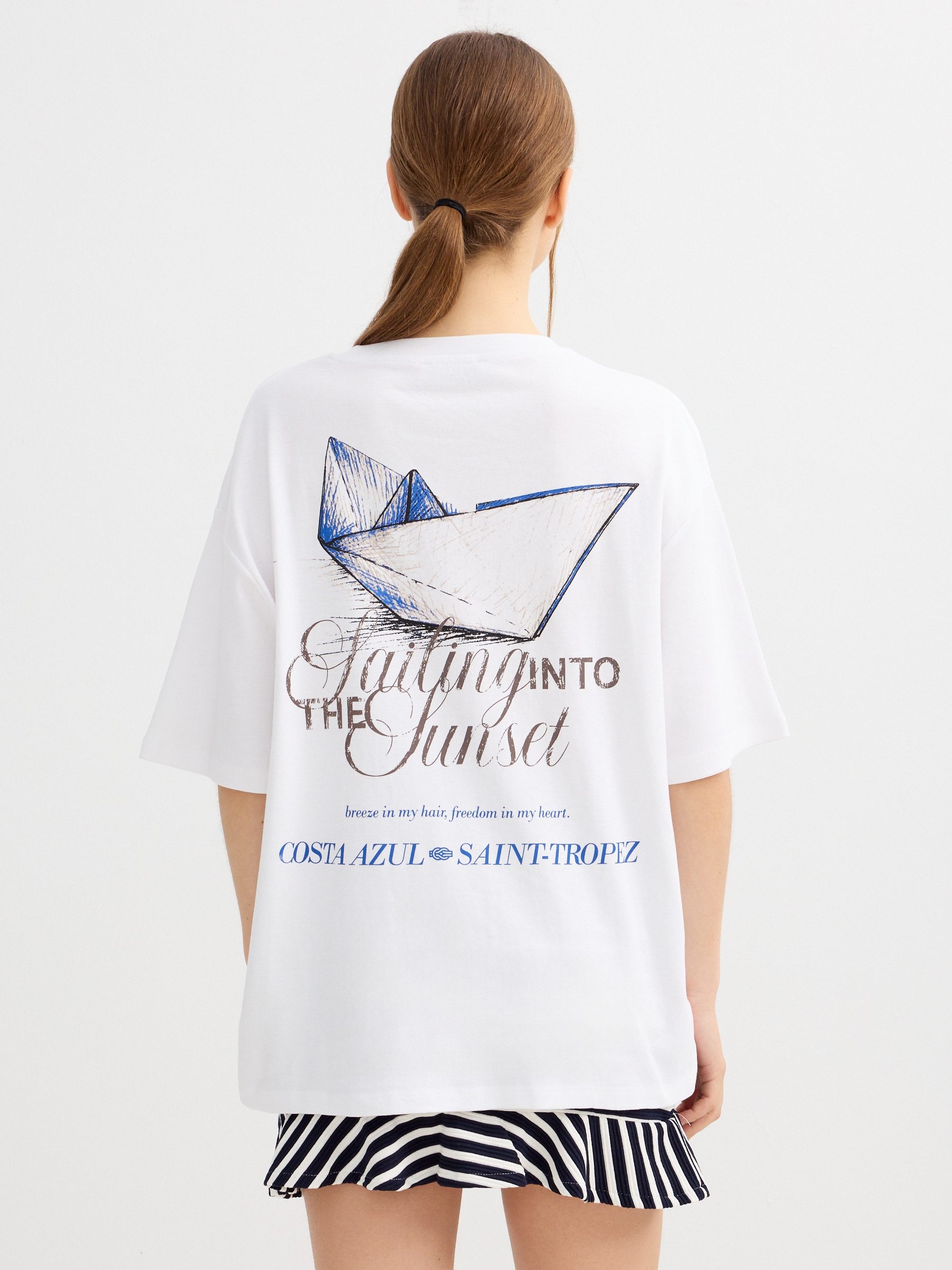 Oversized navy T-shirt white middle front view