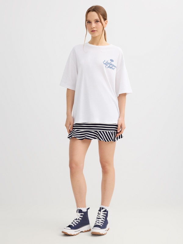 Camiseta marinho oversized branco vista geral frontal