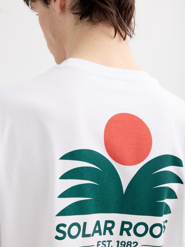 Camiseta single jersey mini bordado blanco vista detalle