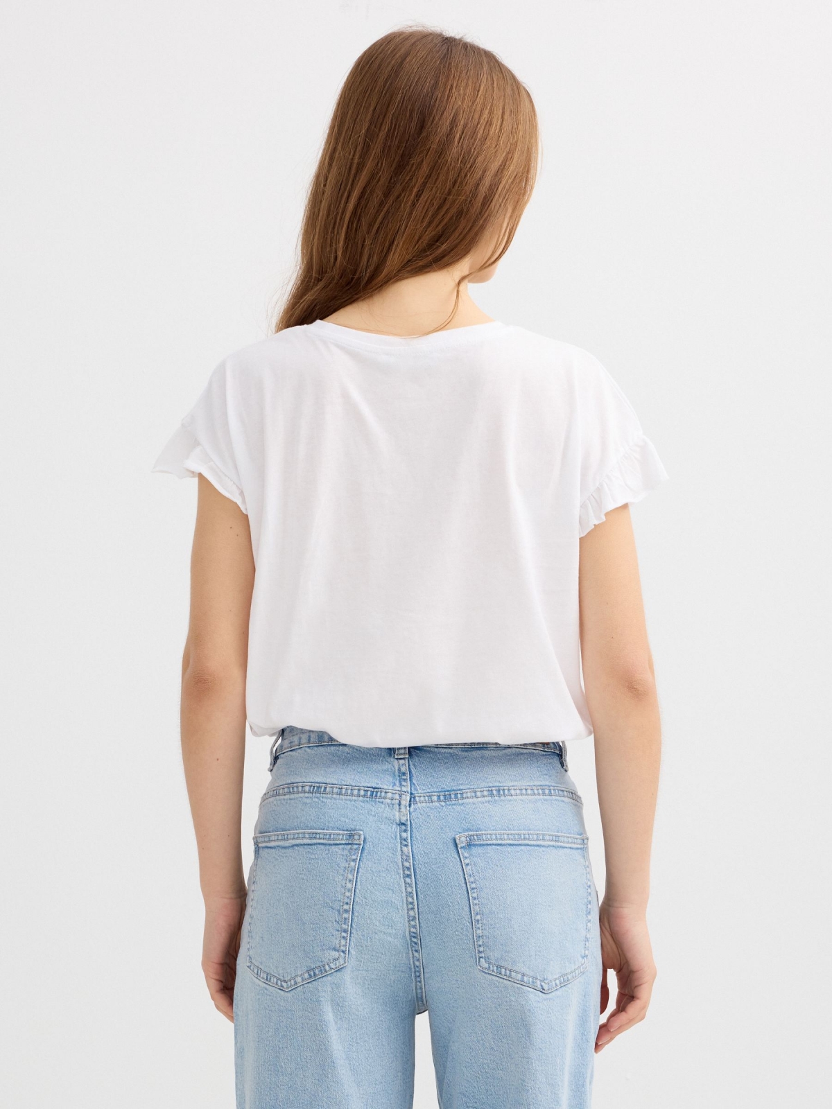 Camiseta com babados print texto branco vista meia traseira