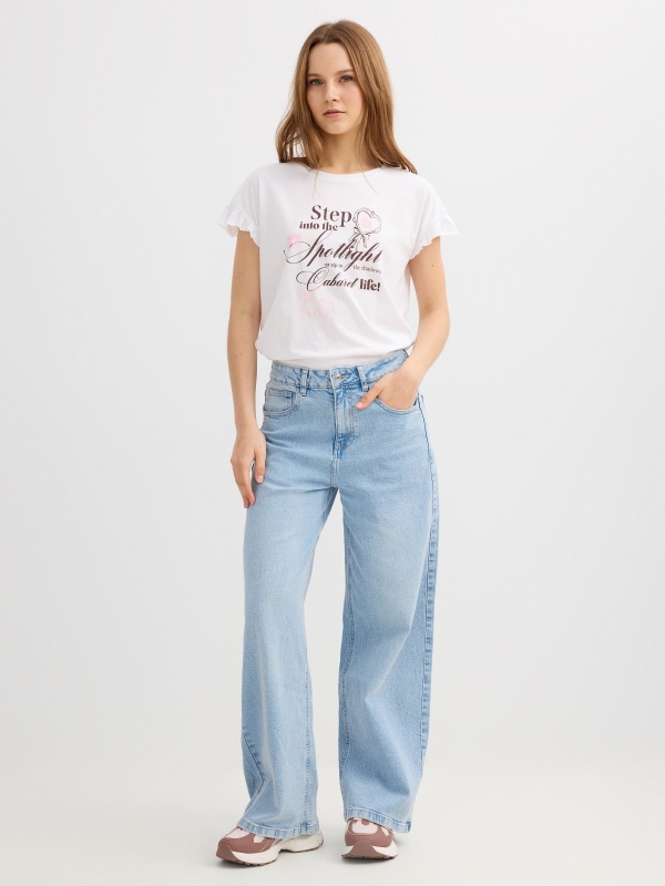 Camiseta volantes print texto blanco vista general frontal