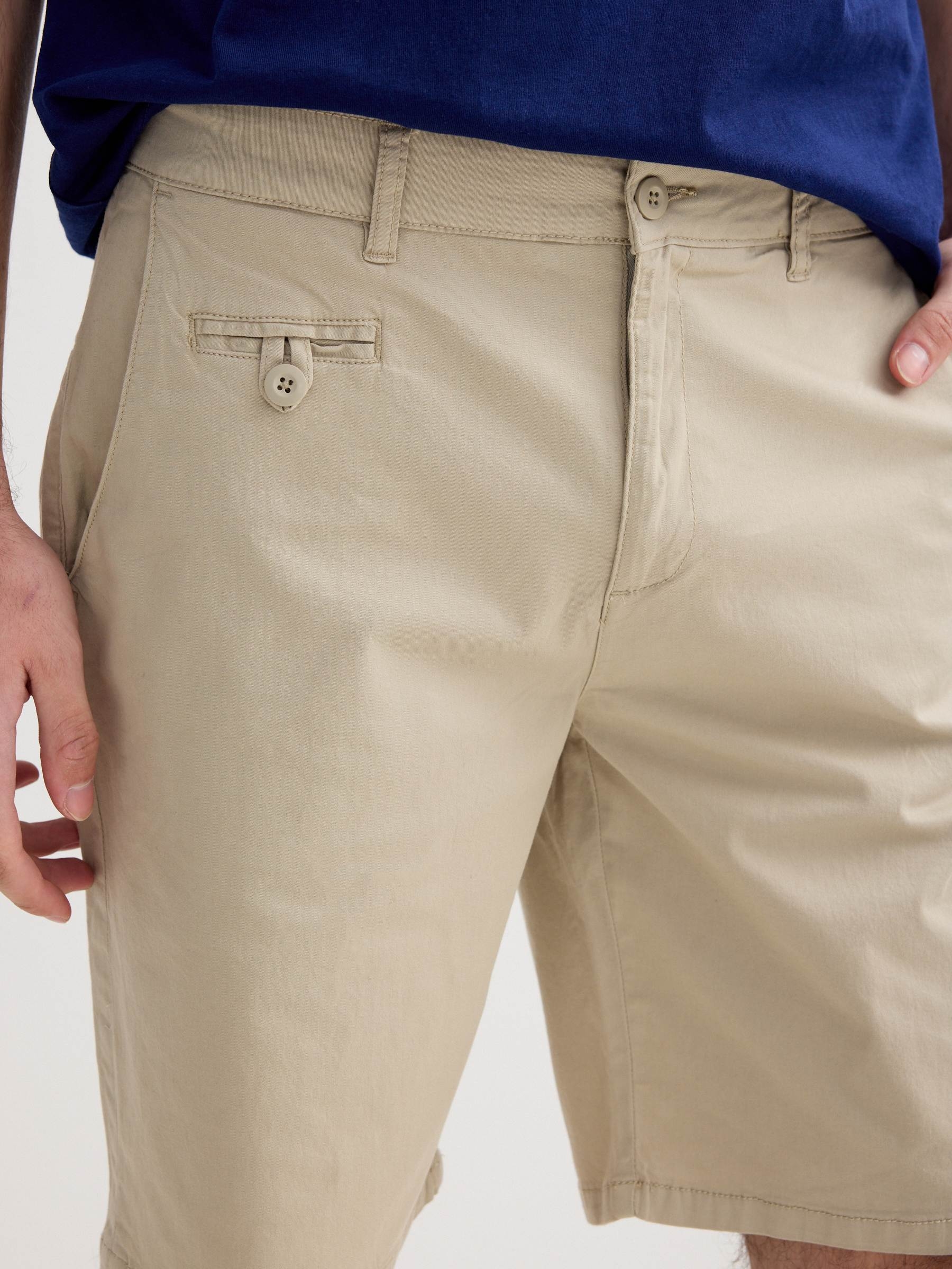 Bermuda chino regular beige vista media frontal