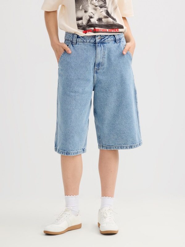 Bermuda denim tiro alto azul claro vista media trasera