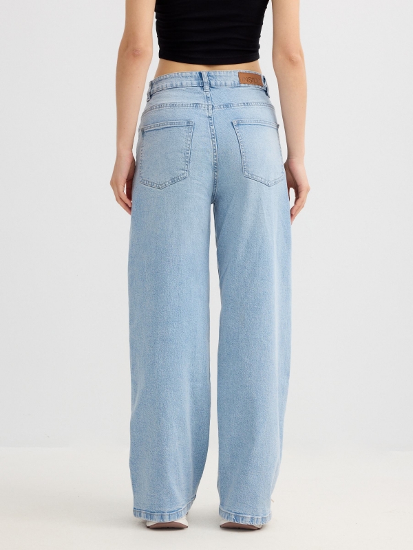 Jeans wide leg tiro medio azul claro vista media trasera