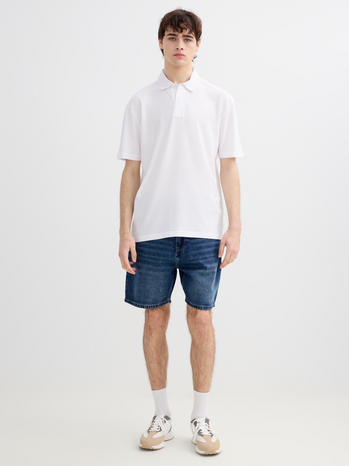 Basic piqué polo white front view