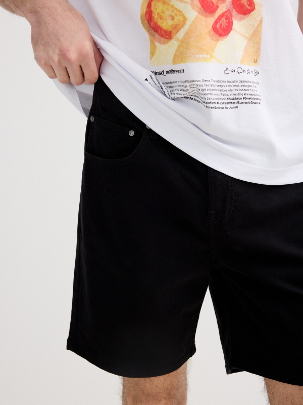 Bermudas regular negro vista detalle