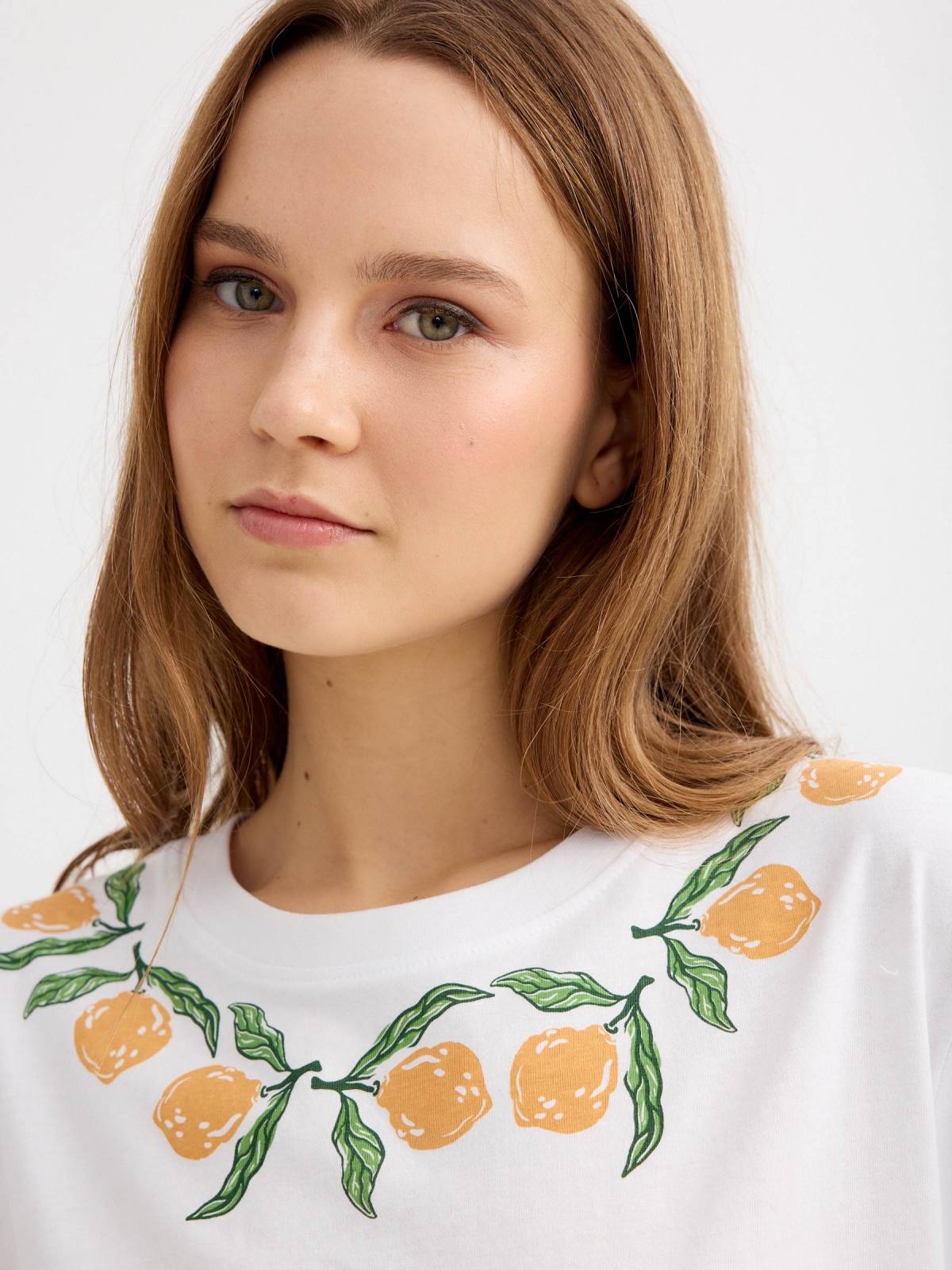 Graphic tank top white detail view