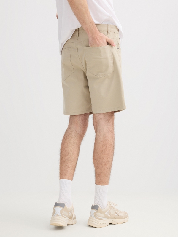 Bermudas regular crua vista geral frontal