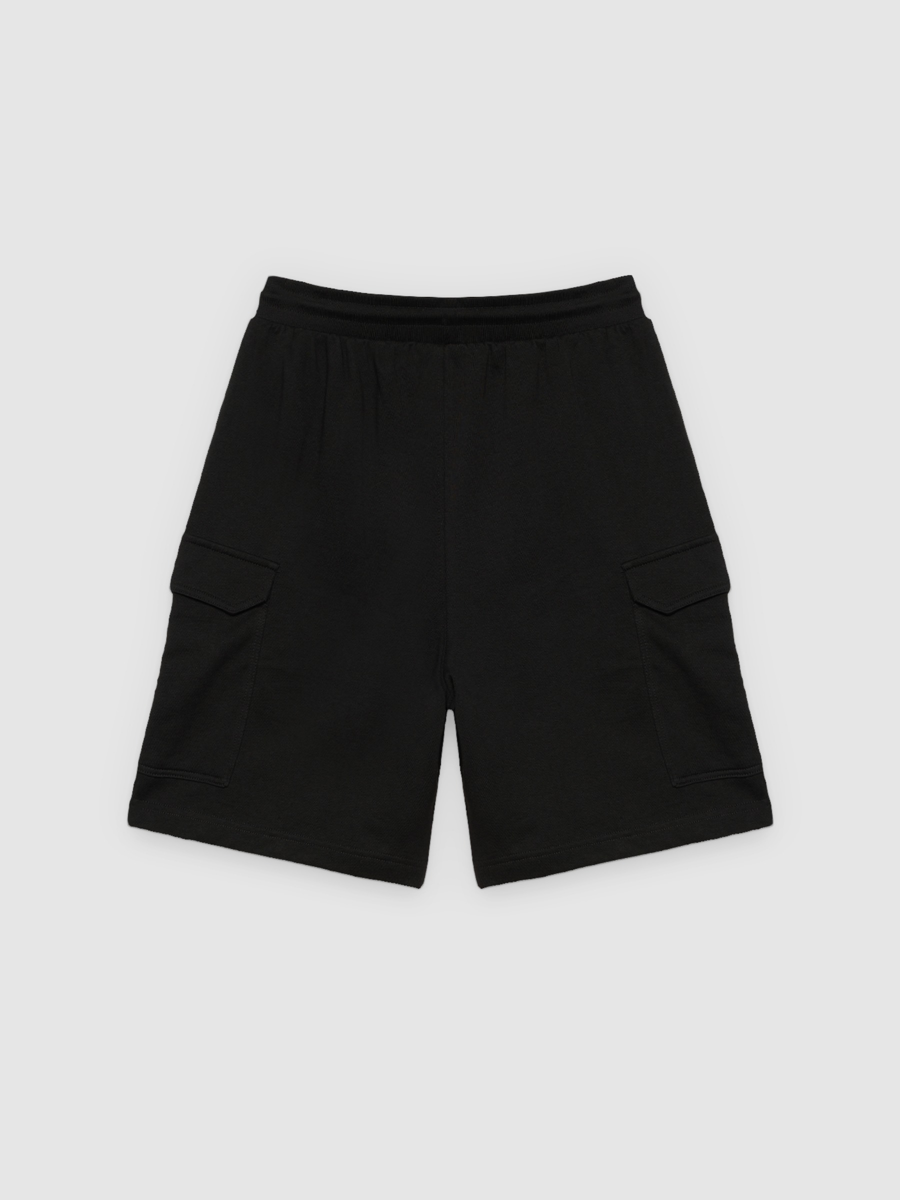 Fleece cargo bermuda shorts black middle front view