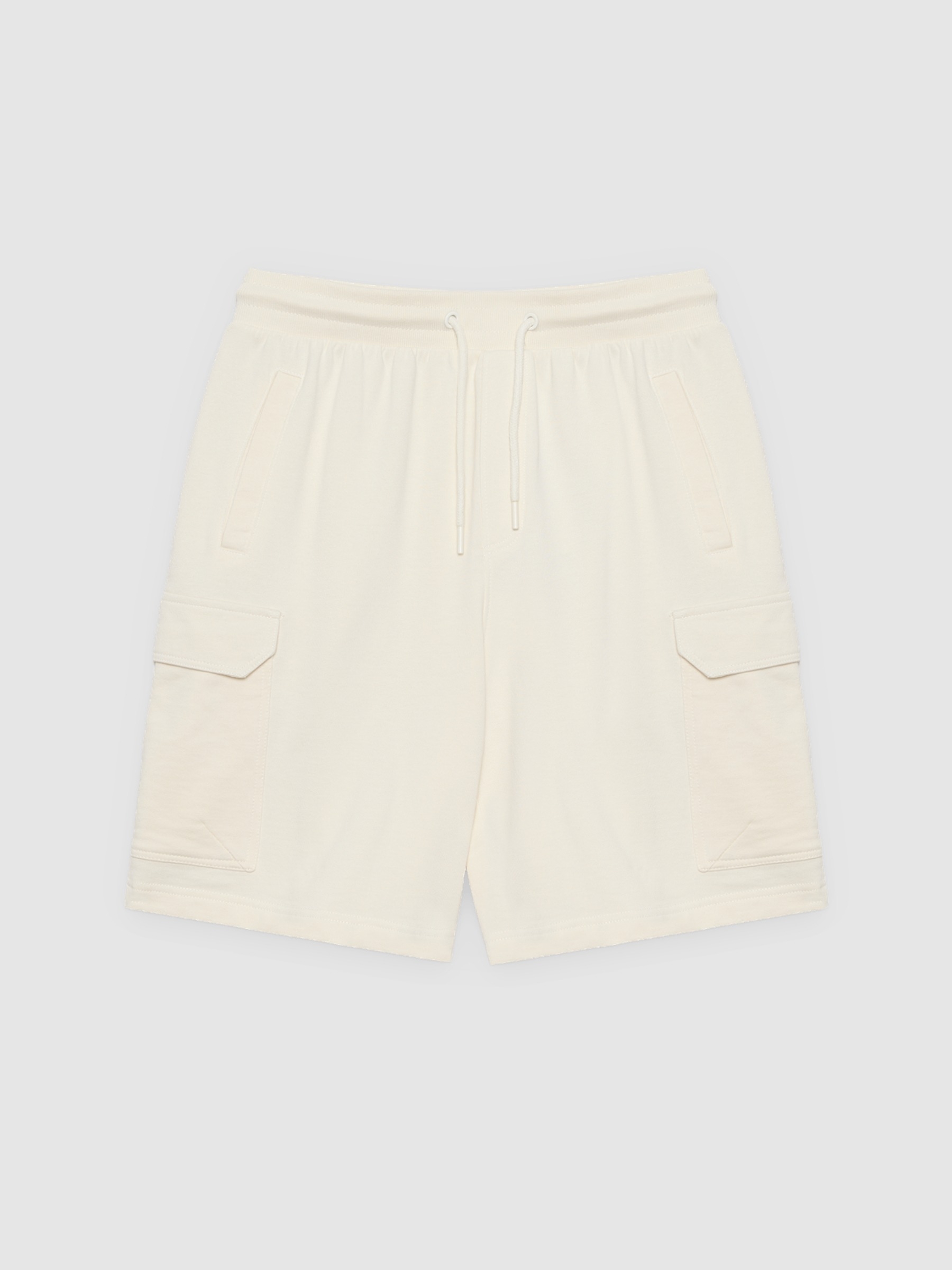 Bermuda cargo de felpa crua vista meia frontal