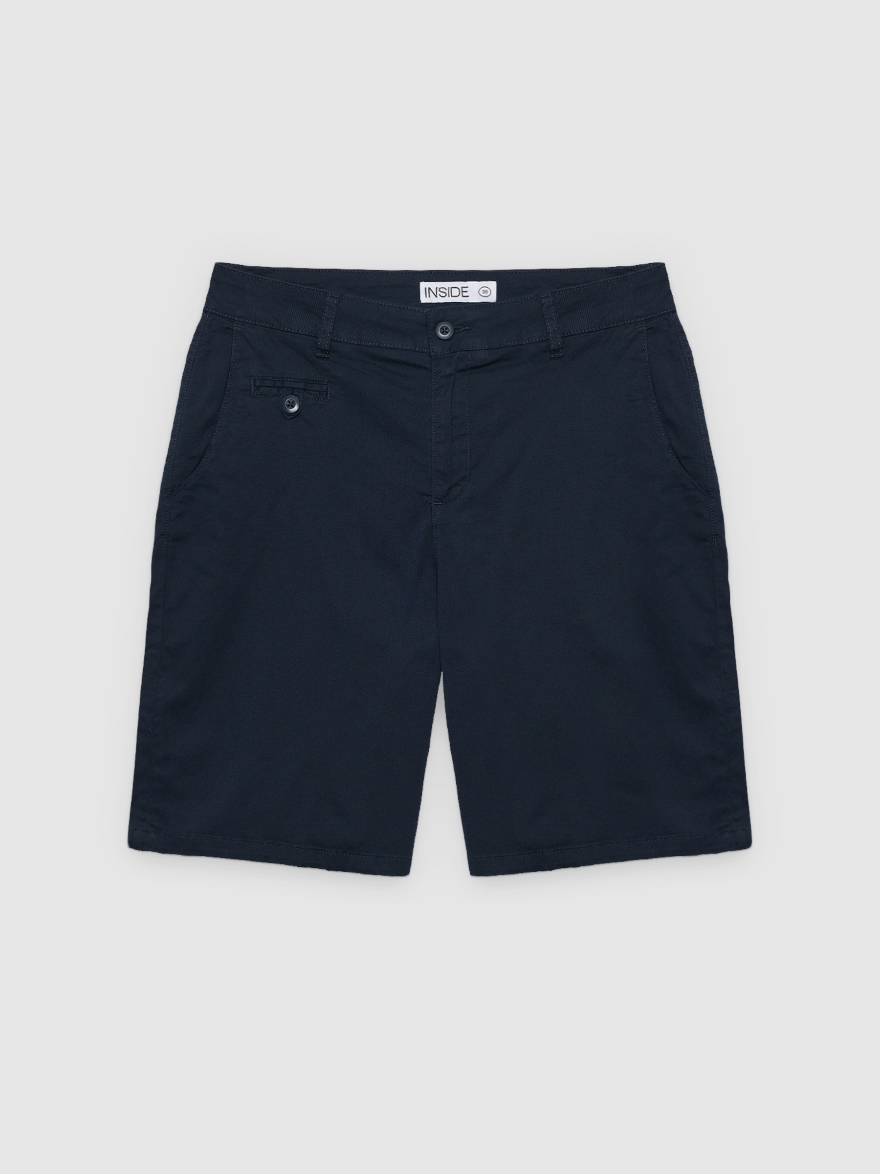 Bermuda chino regular azul marinho vista meia frontal