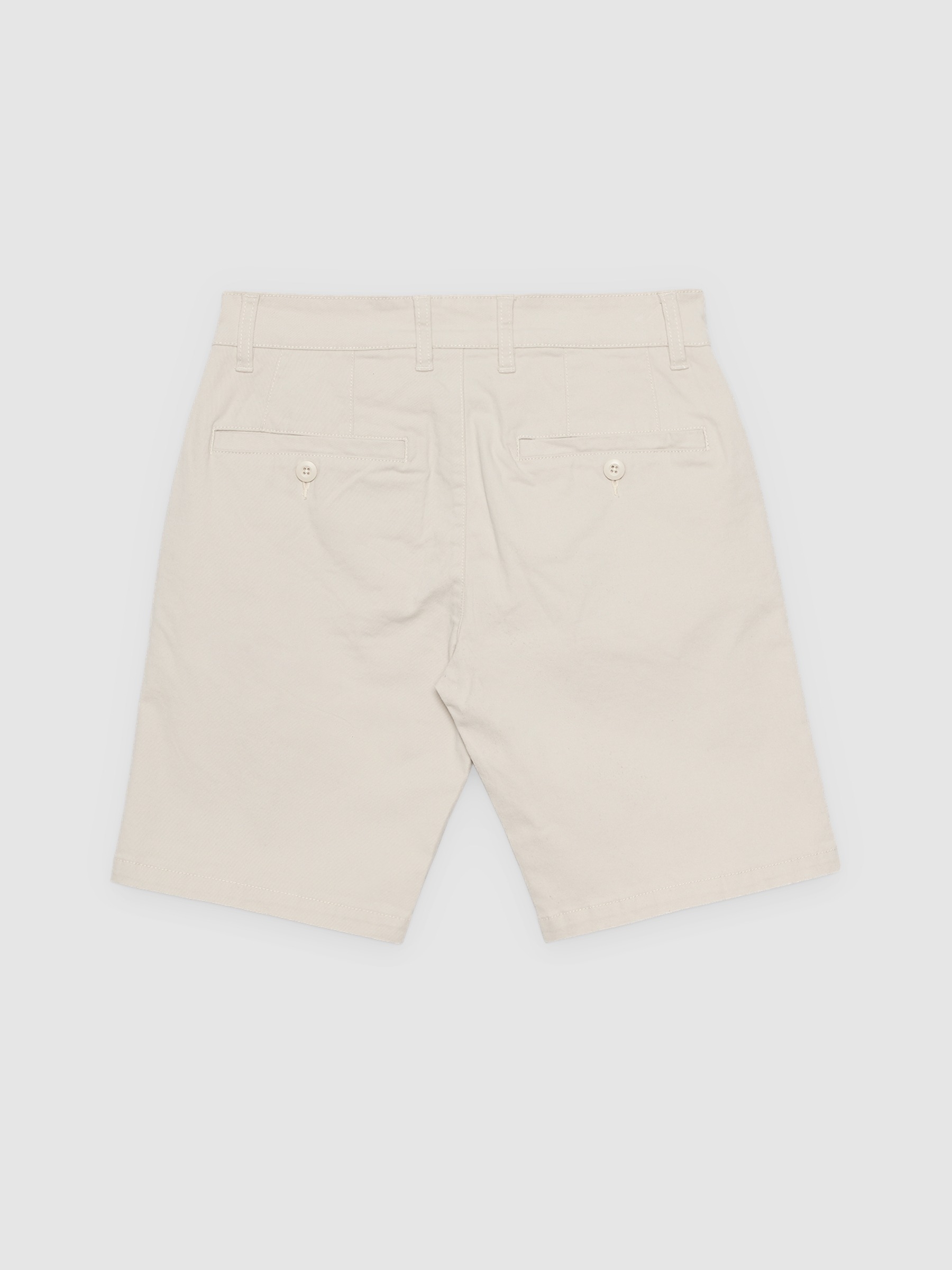 Bermuda Chino casual crua vista meia frontal