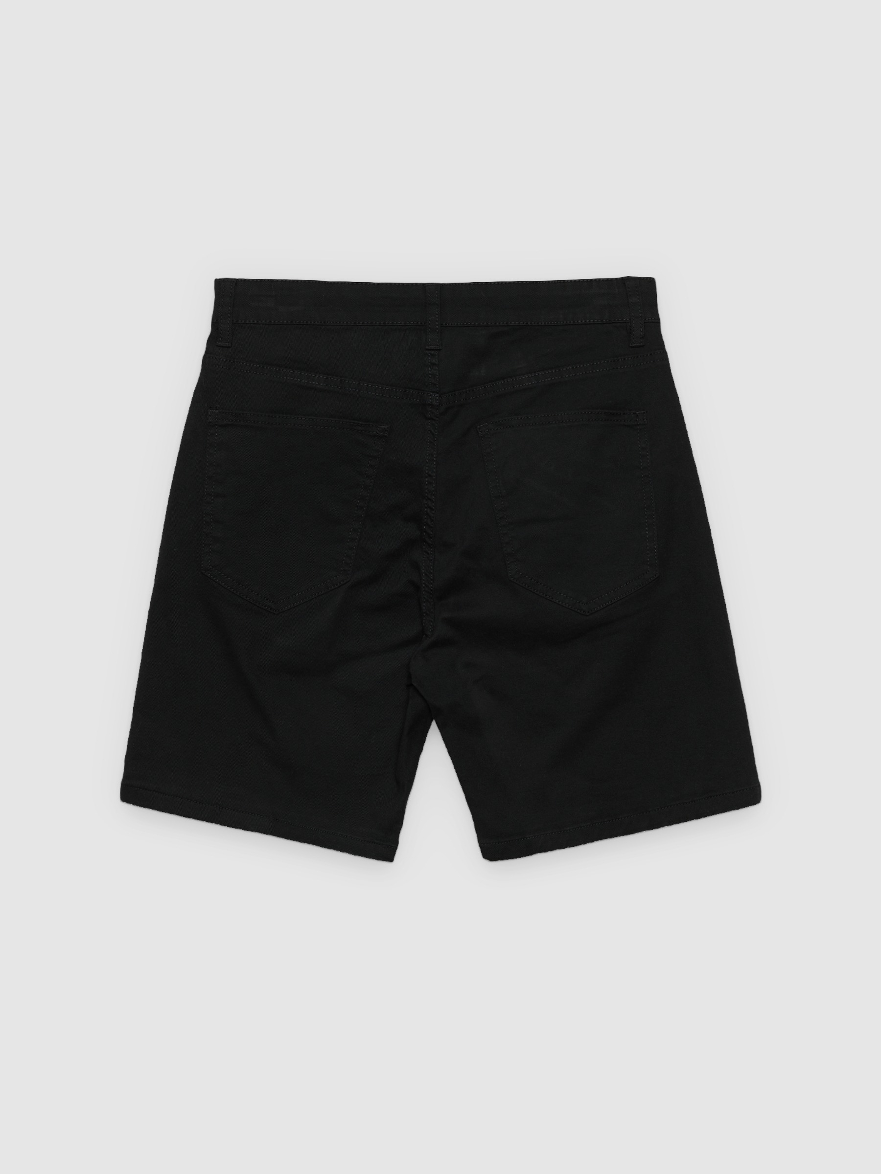 Bermudas regular negro vista media frontal