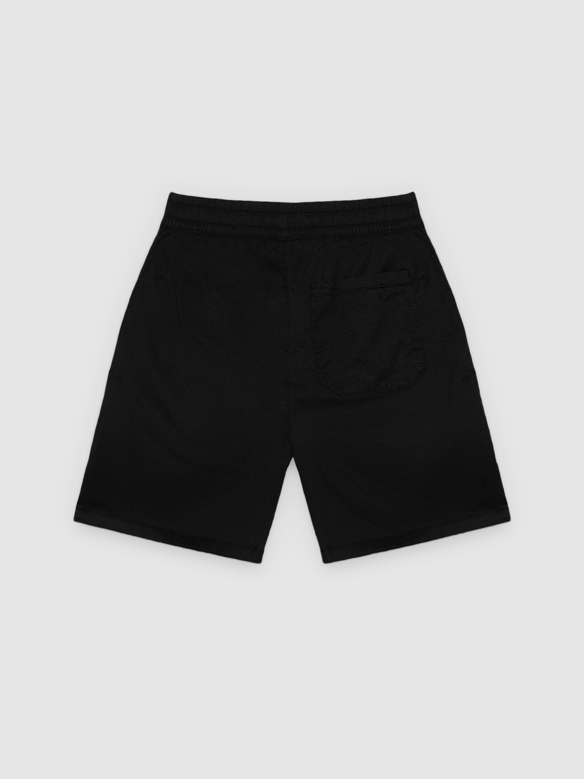 Bermuda jogger gabardina negro vista trasera