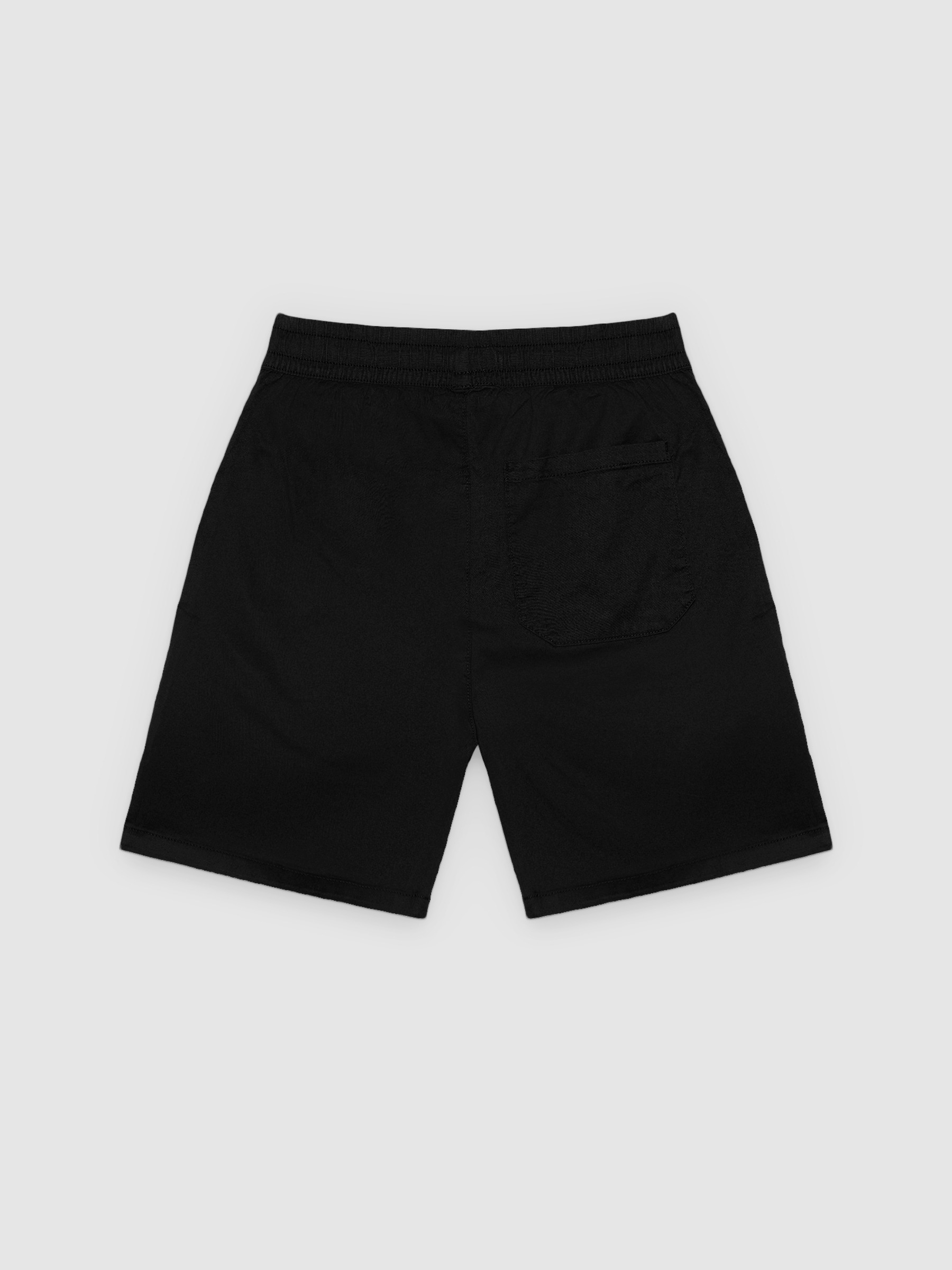 Bermuda jogger de gabardina preto vista meia frontal