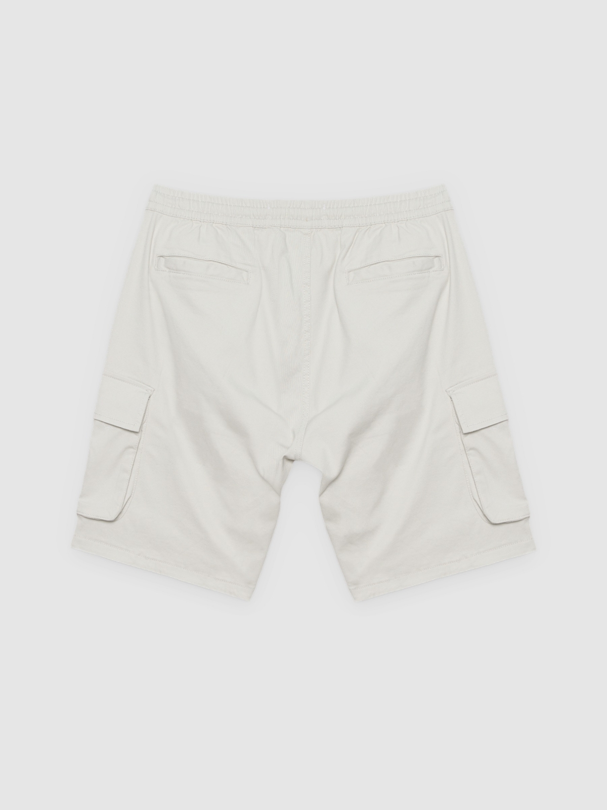 Bermuda jogger cargo gris claro vista trasera