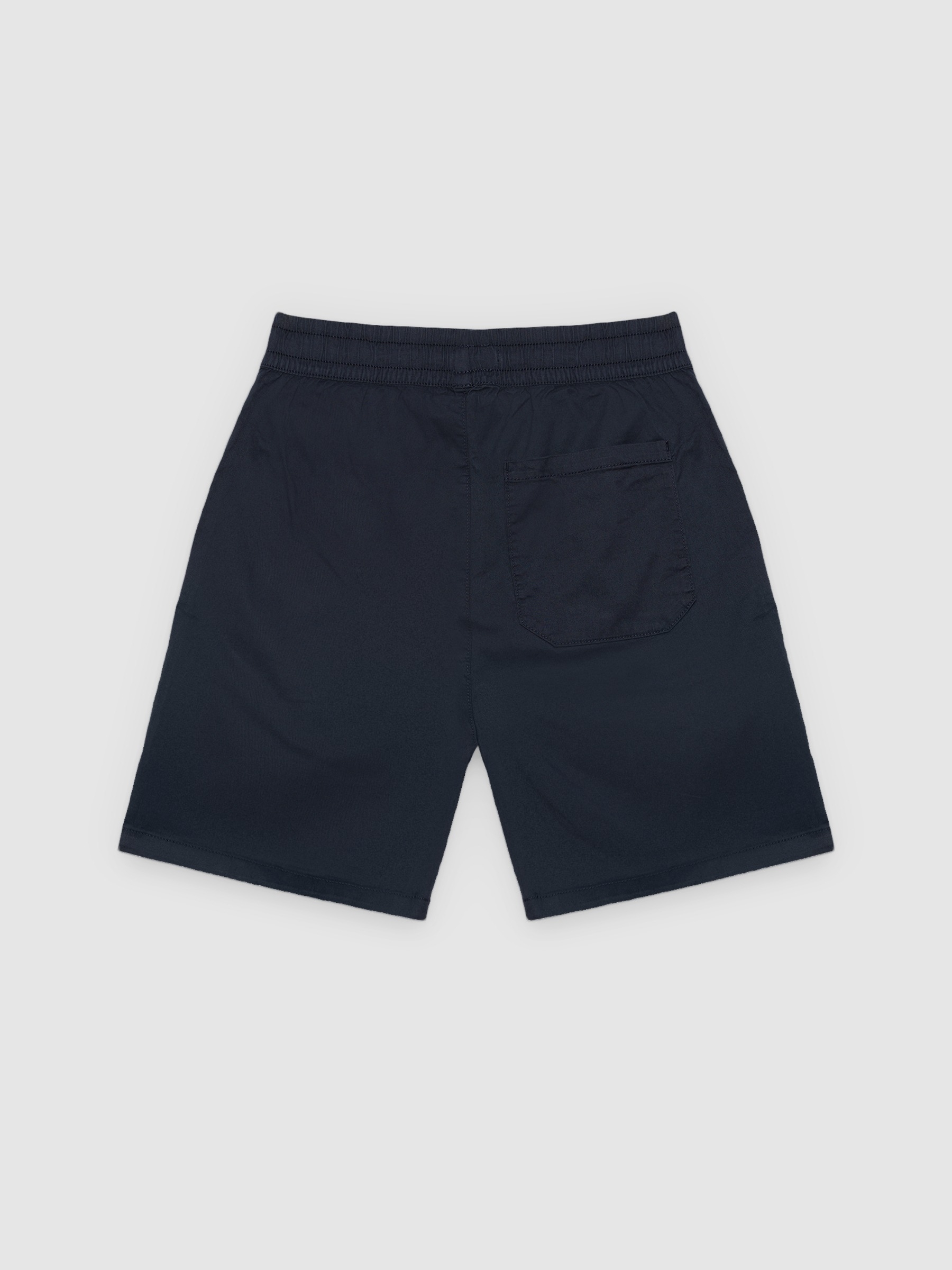 Bermuda jogger de gabardina azul marinho vista meia frontal
