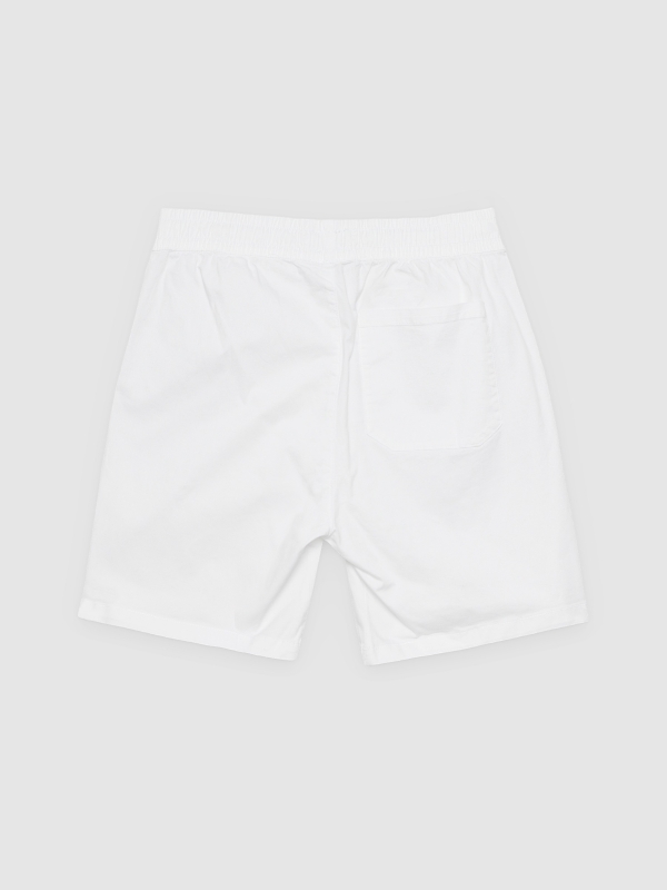 Bermuda jogger de gabardina branco vista traseira