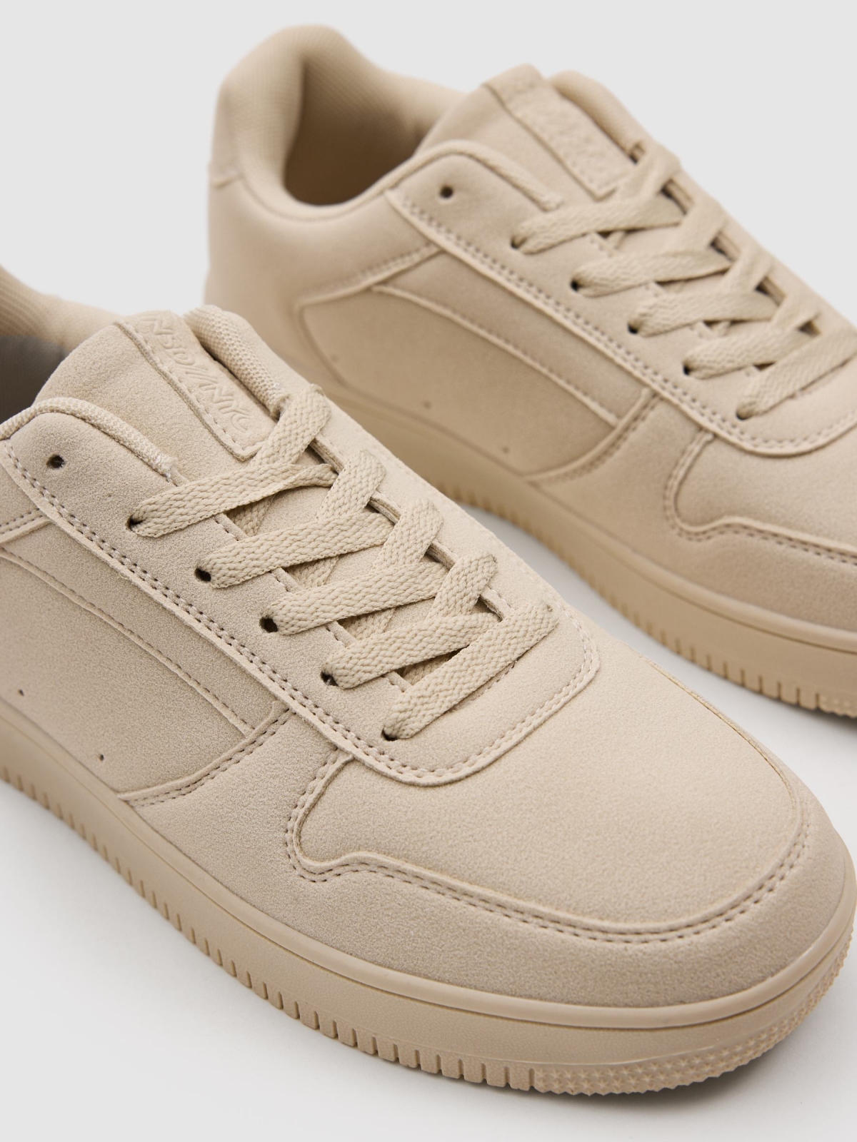 Deportiva skater polipiel blanco vista detalle