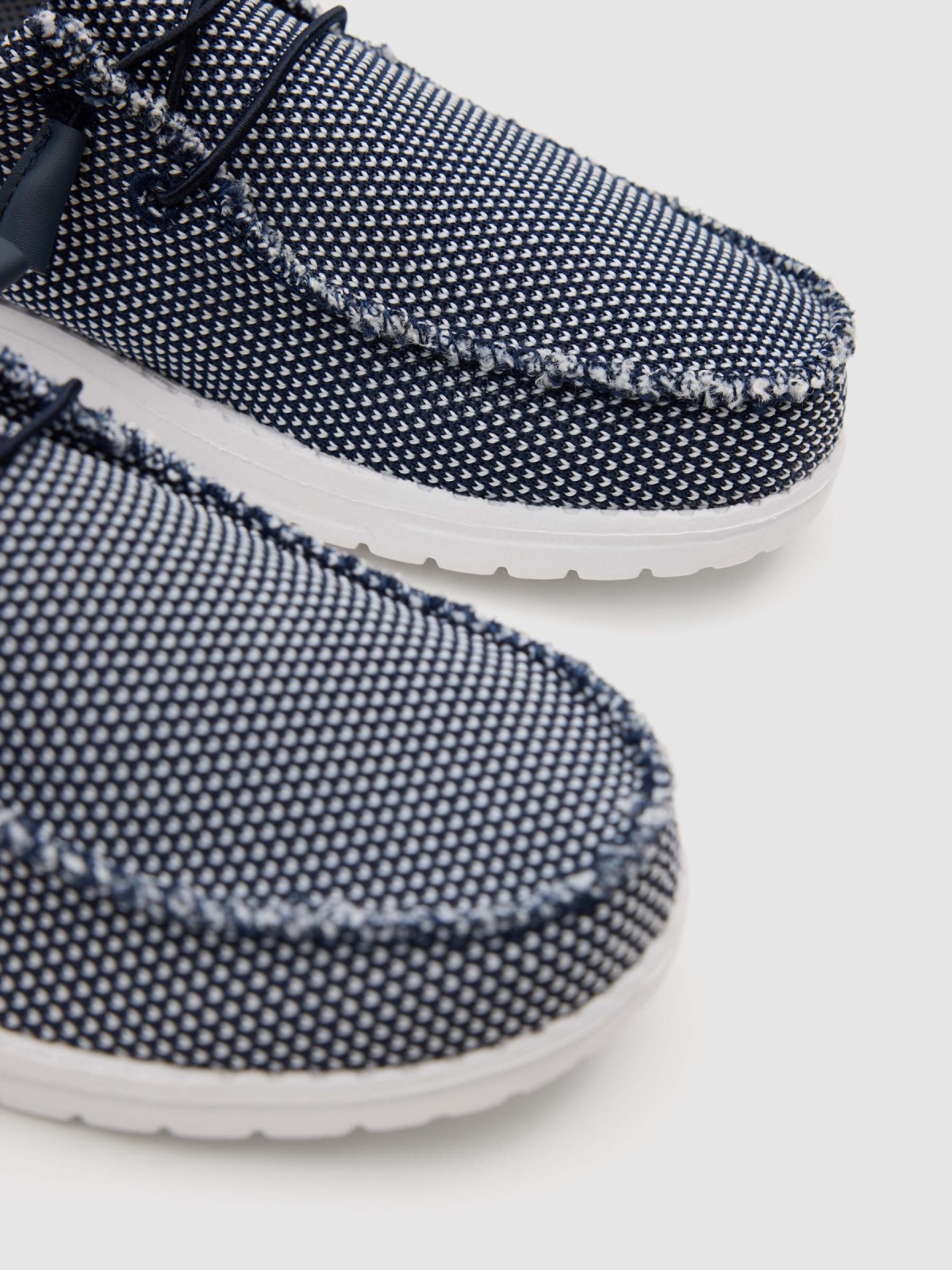 Elastic sports canvas blue detail view