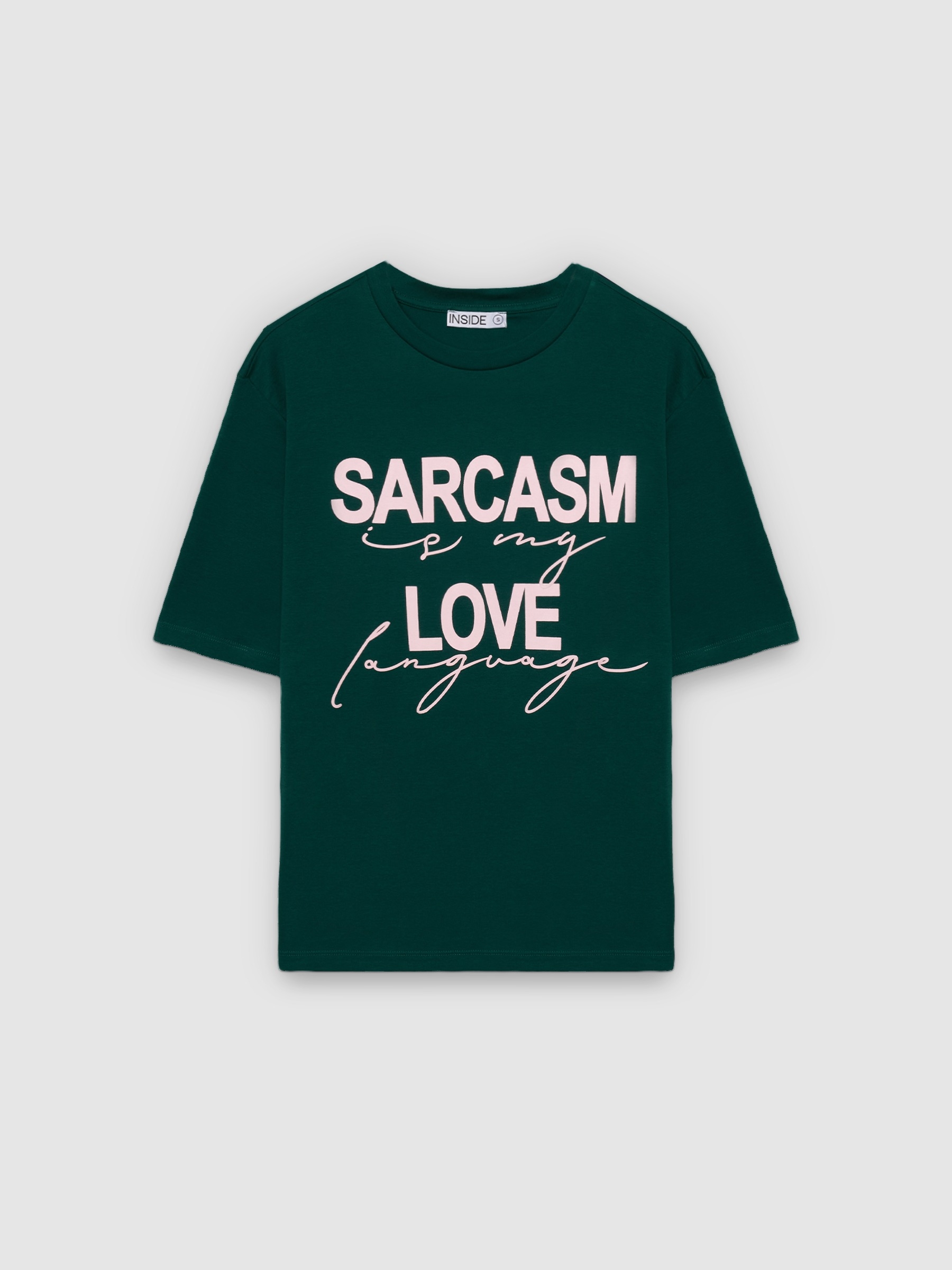 camiseta oversized sarcasmo verde escuro vista meia frontal