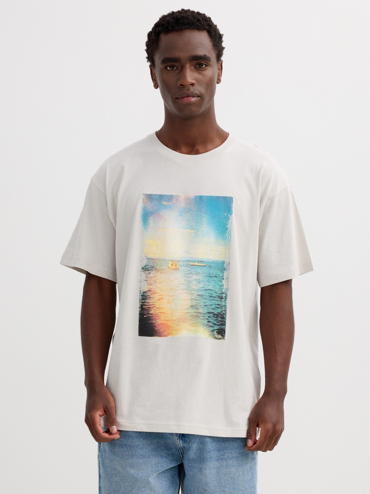 Beach print T-shirt light grey middle front view