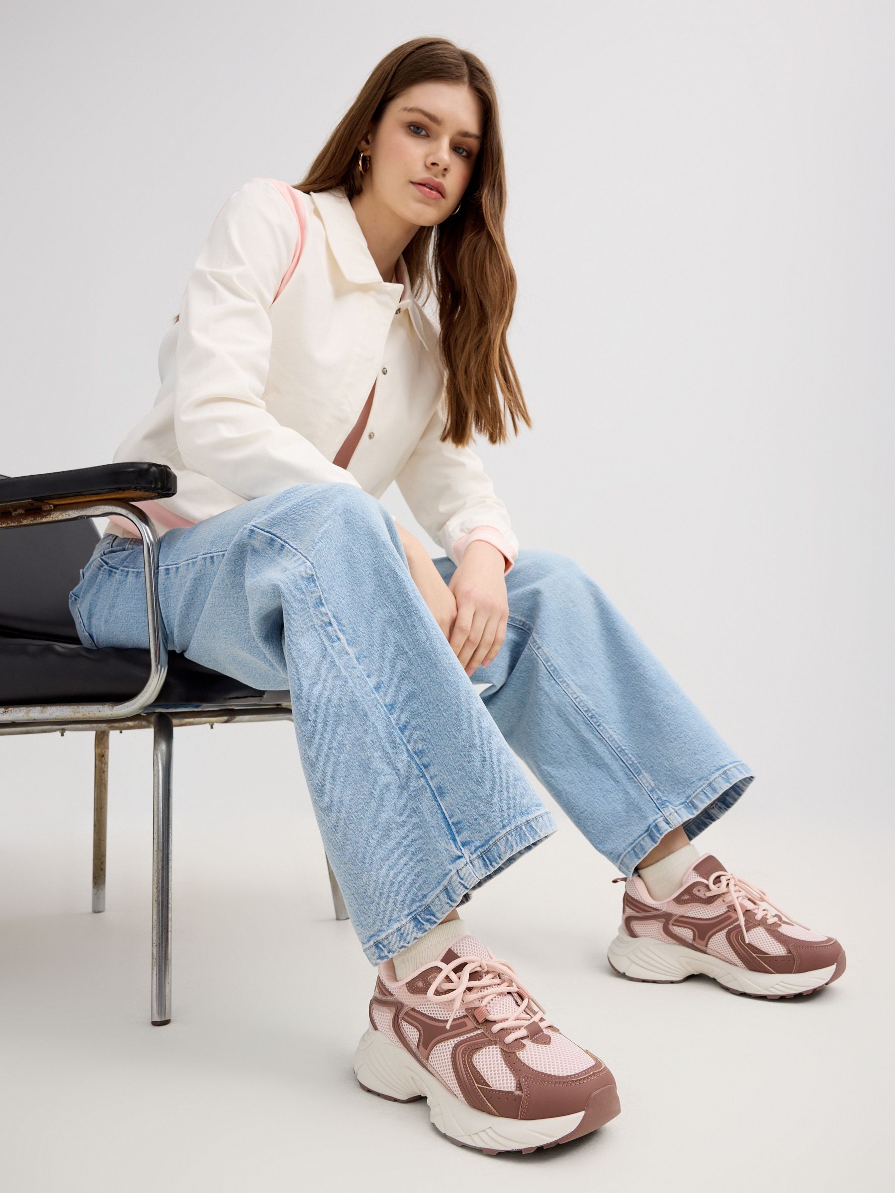 Tênis de corrida de nylon combinados marrom