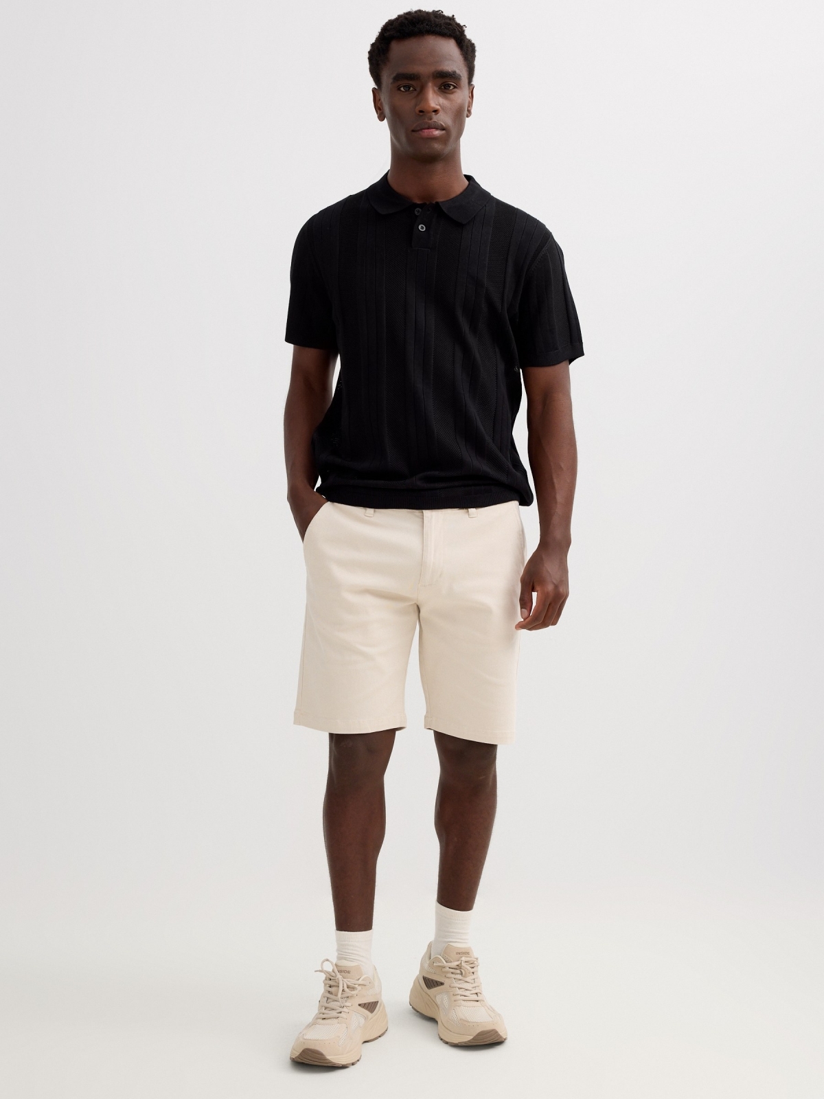 Bermuda Chino casual crudo vista media frontal