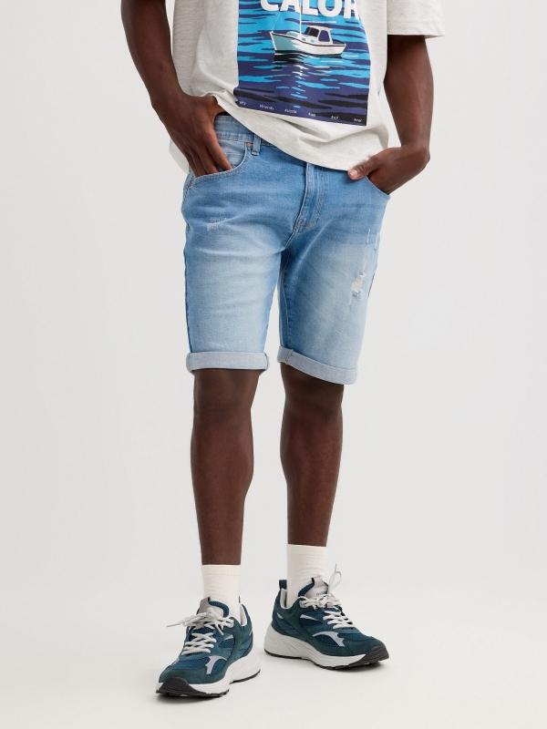 Bermuda vaquera rota regular fit azul vista media trasera