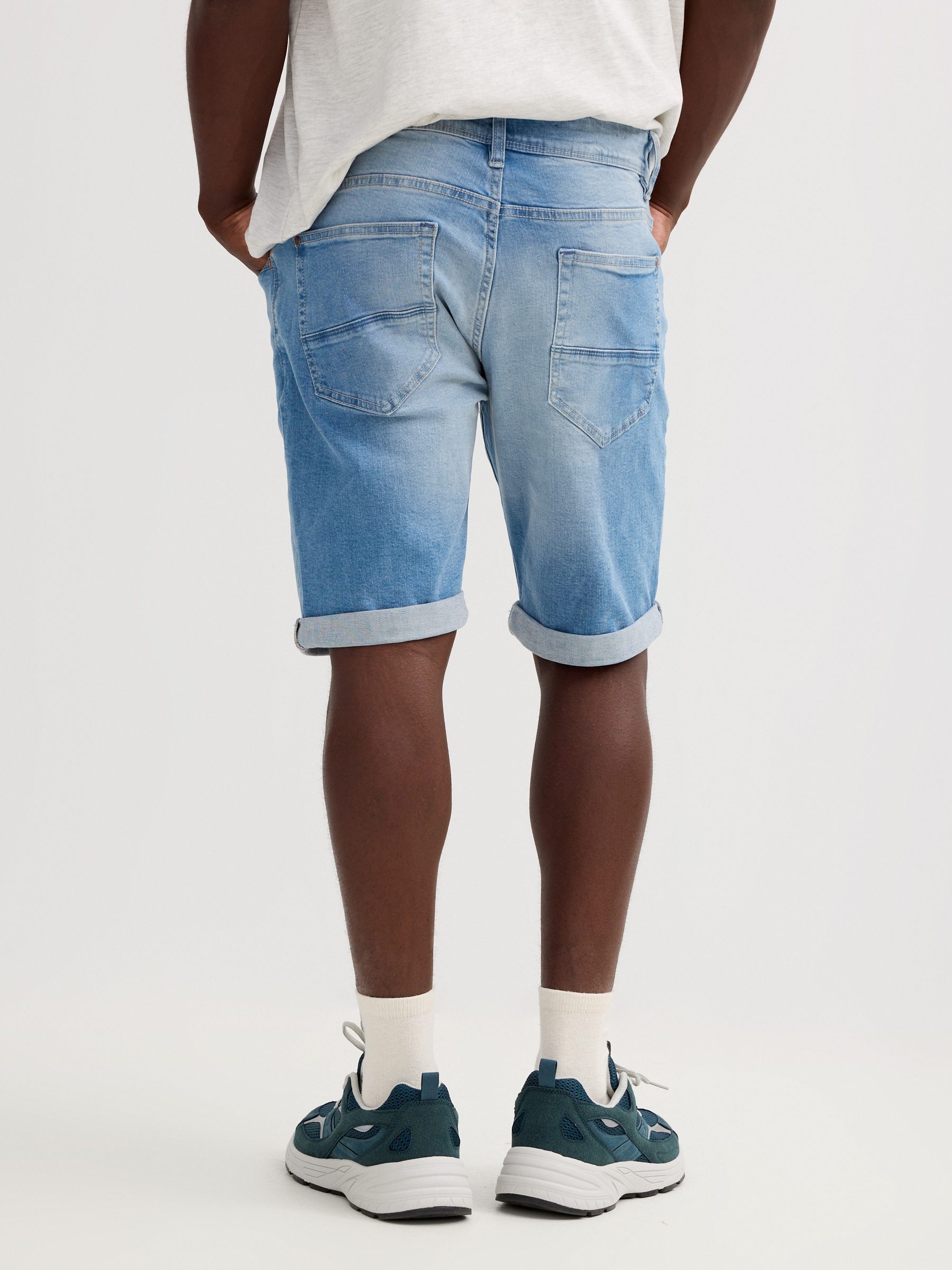 Bermuda jeans rasgada regular fit azul vista meia frontal