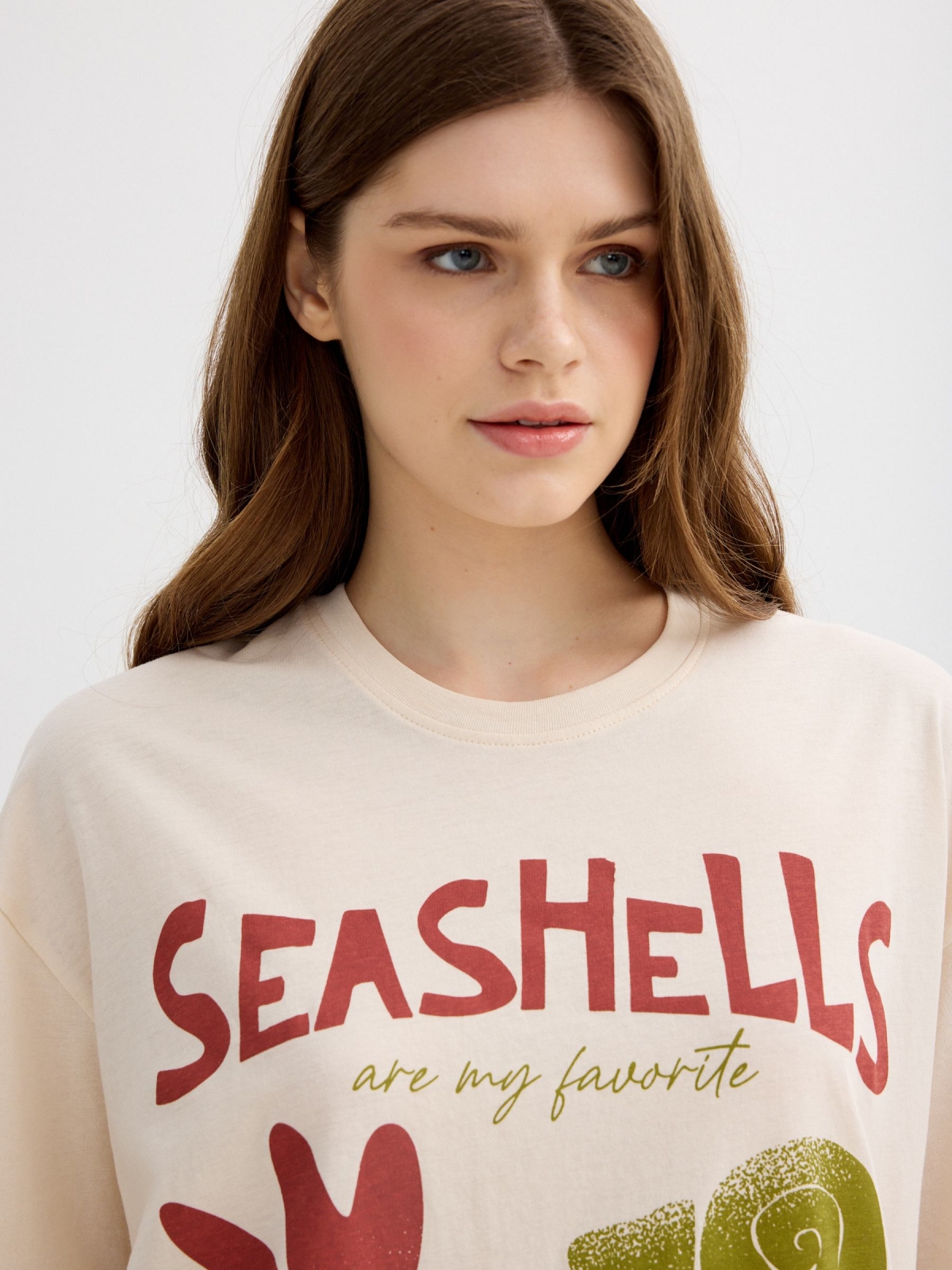 Camiseta oversized sheashells off white vista detalhe