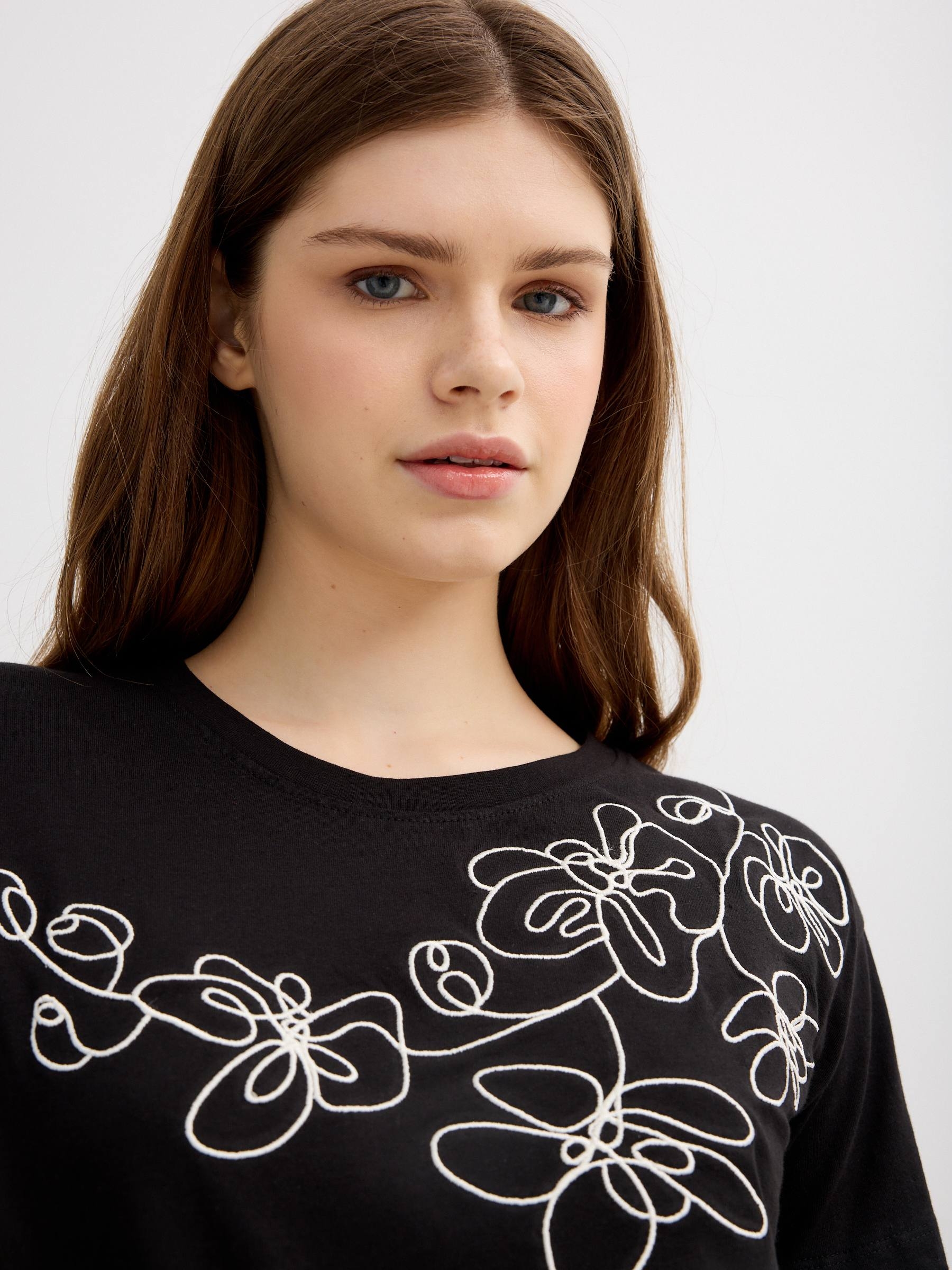 Floral embroidered T-shirt black middle front view
