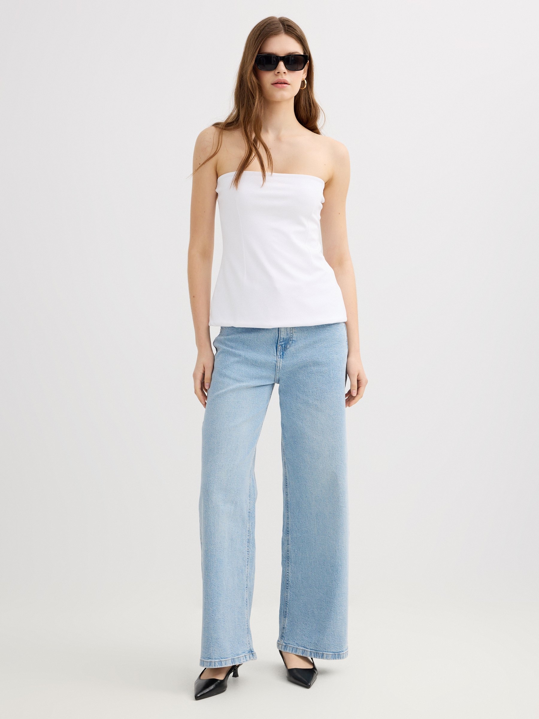 Jeans wide leg tiro médio azul claro vista geral frontal