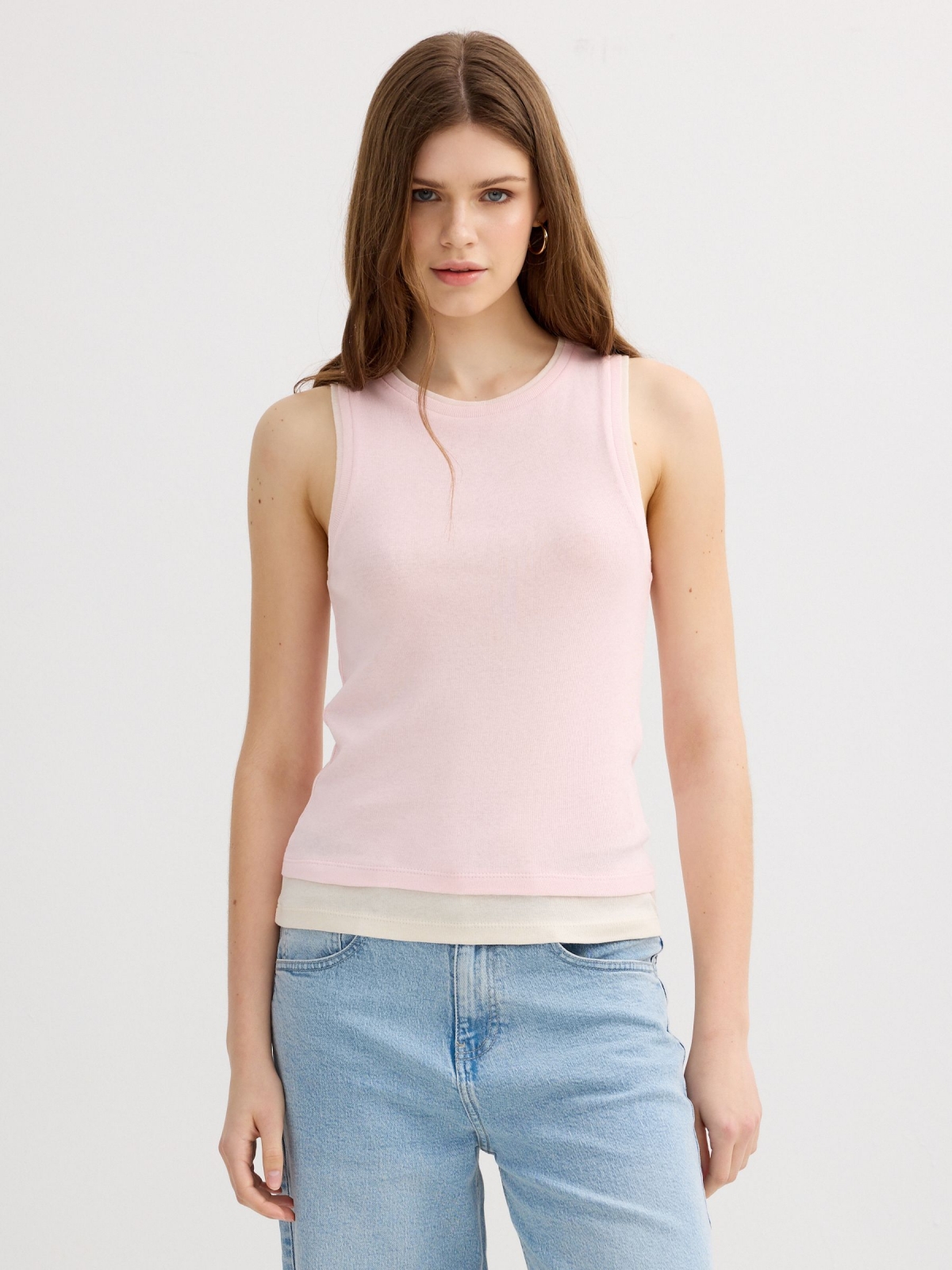 Camiseta sisa efecto doble slim rosa vista media frontal