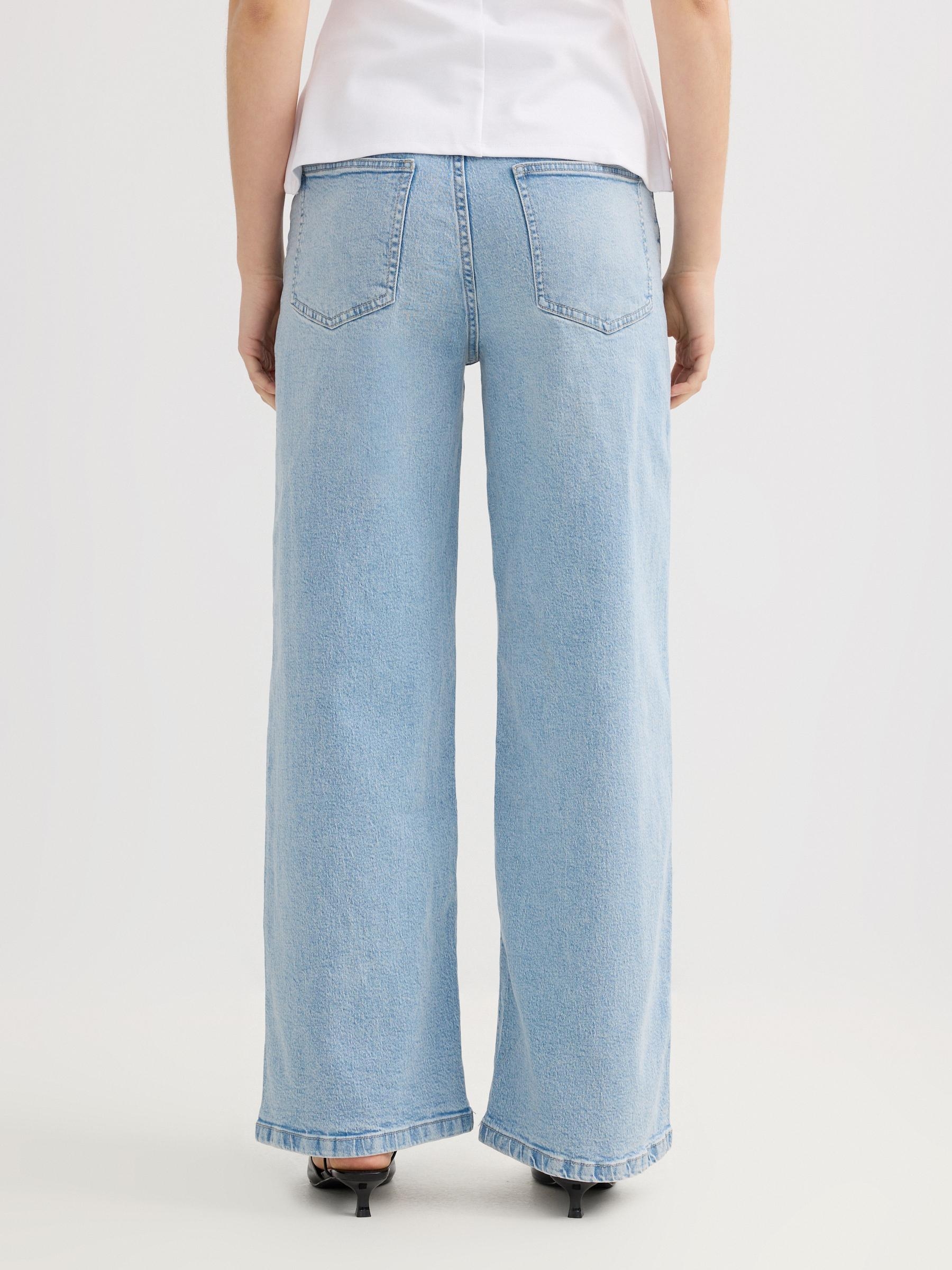 Mid-rise wide-leg jeans light blue front view