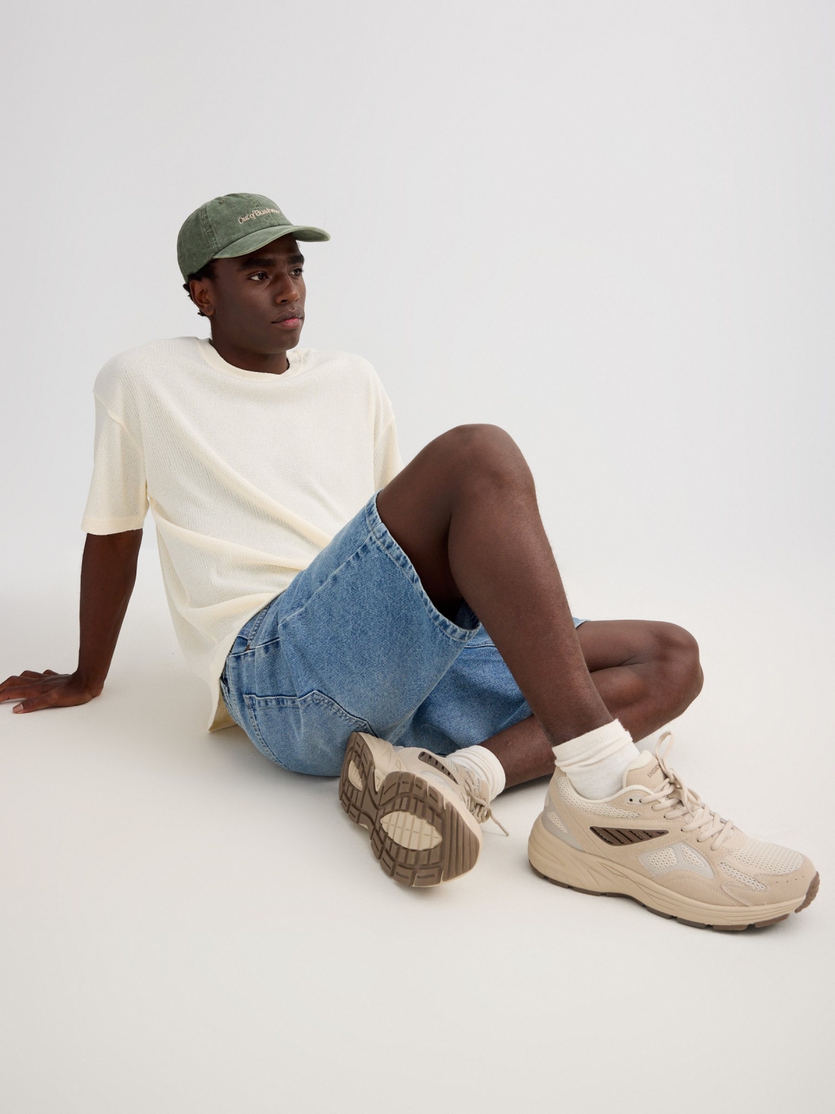 urban sporty contrast beige with a model