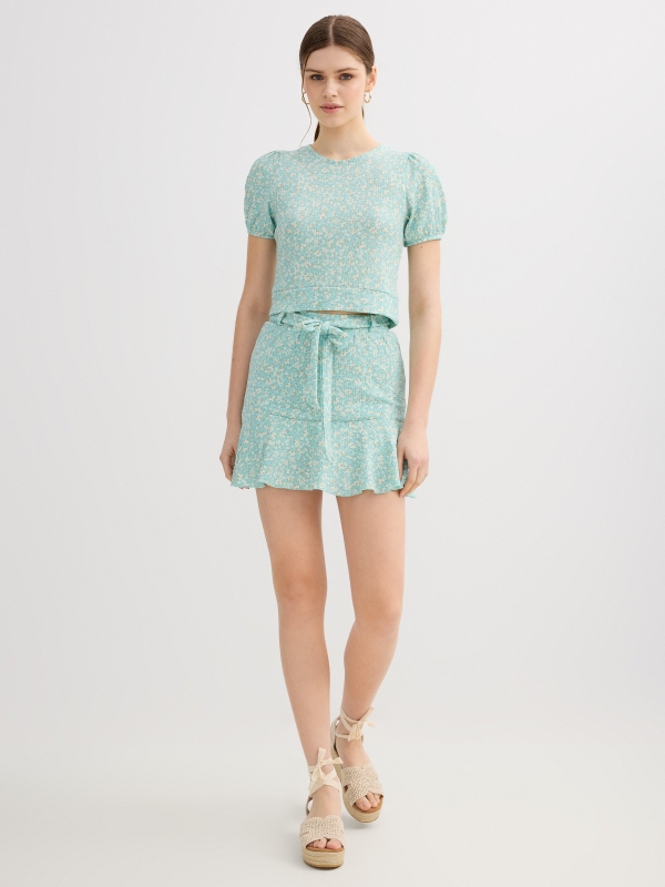 Camiseta crop estampado floral aguamarina vista general frontal