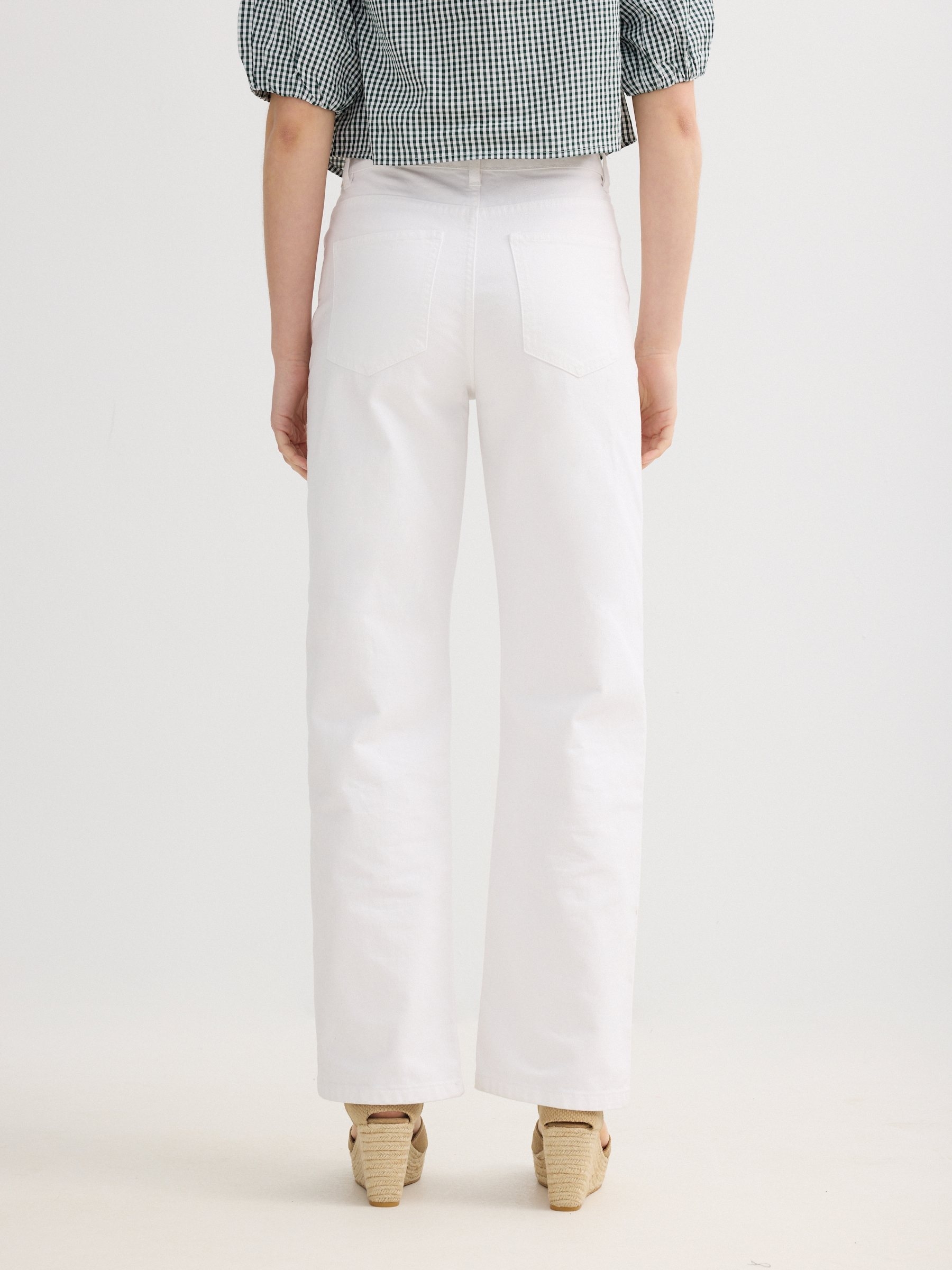 Calça bordada suíça wide leg branco vista geral frontal