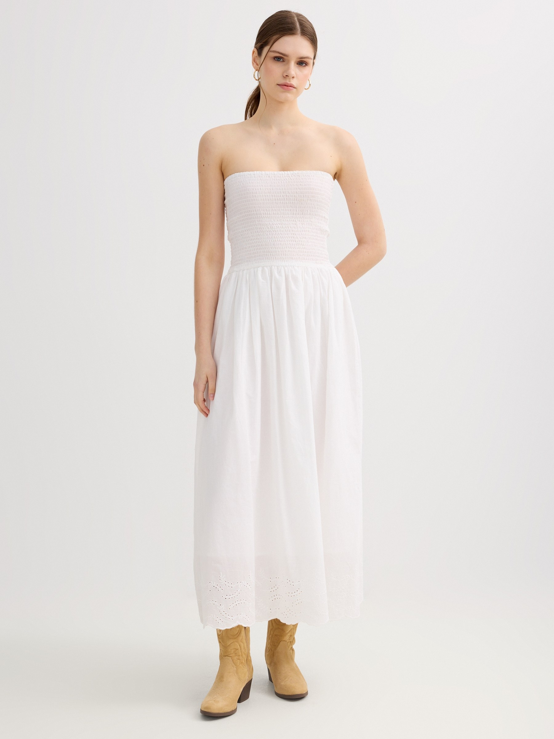 Vestido maxi bordado suíço branco vista meia frontal