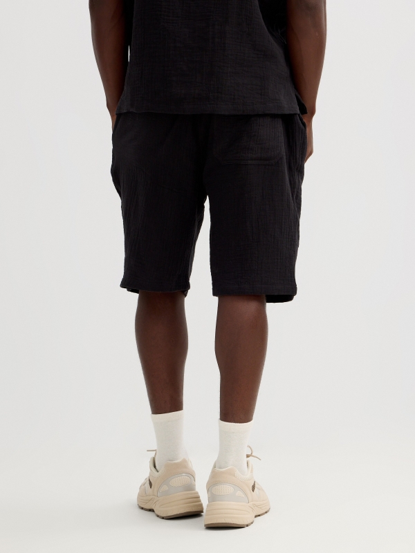 Bermuda jogger negro vista general frontal