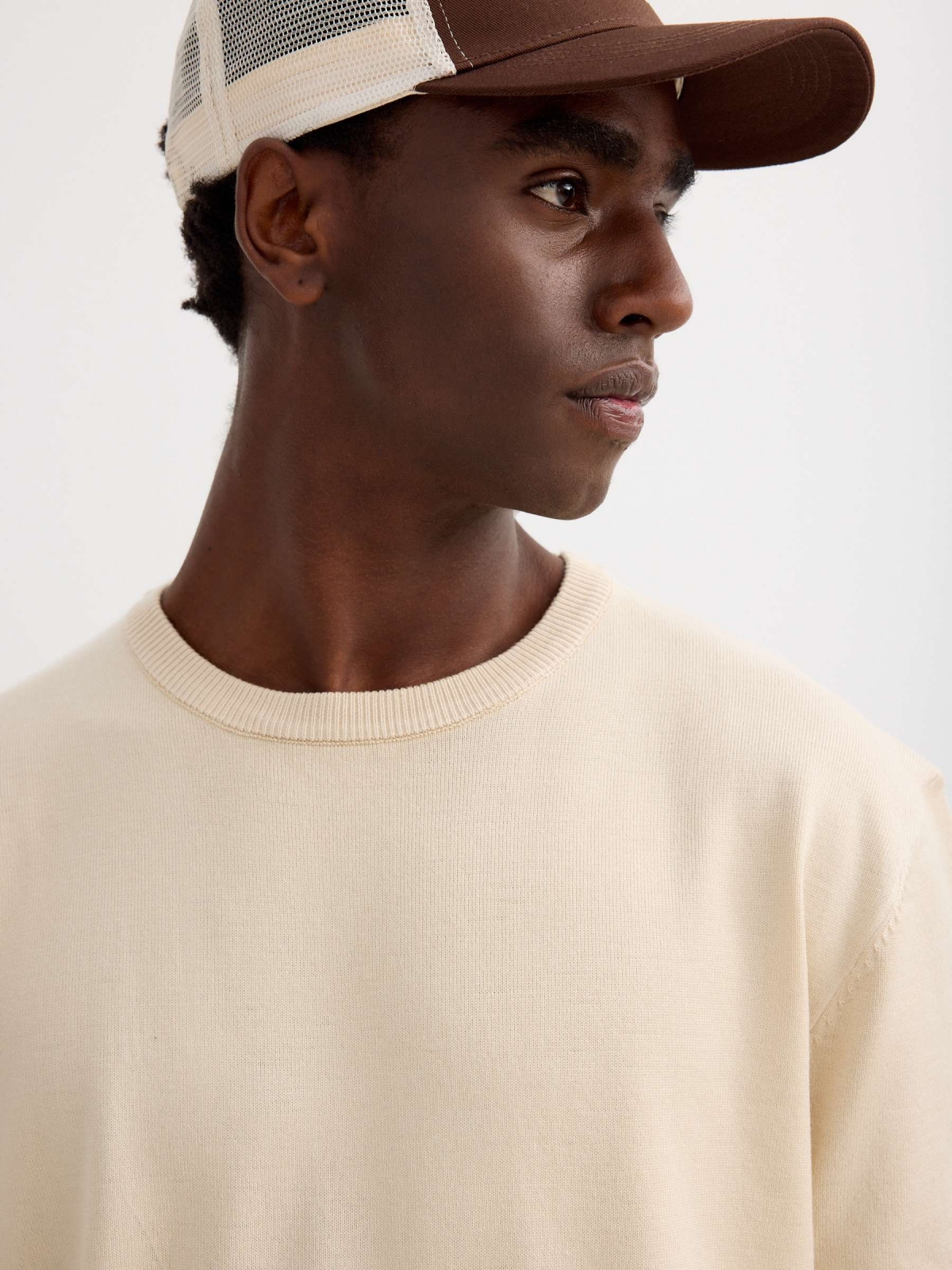 plain knit T-shirt raw detail view